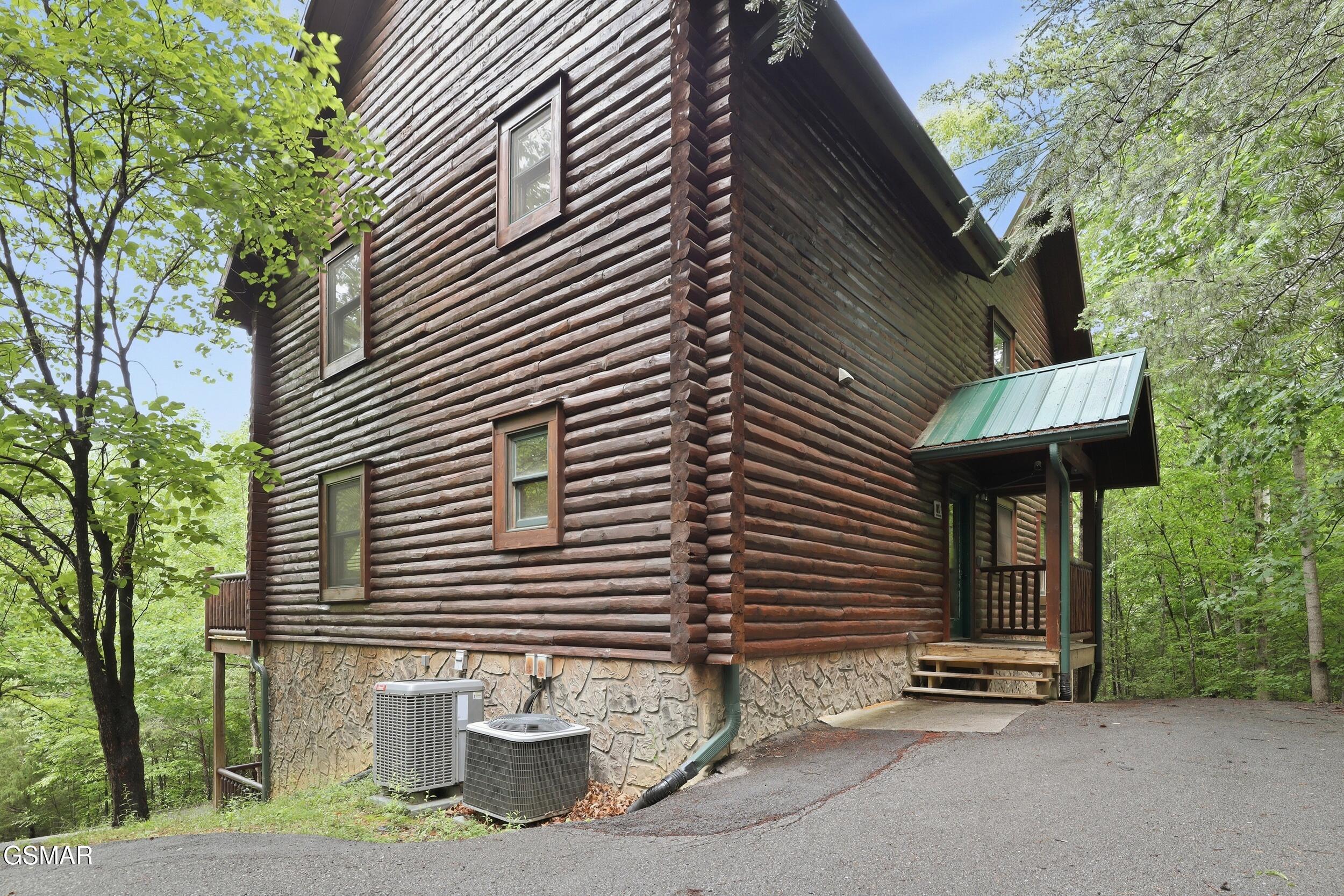 2920 Raven Fork Circle Sevierville TN 37876