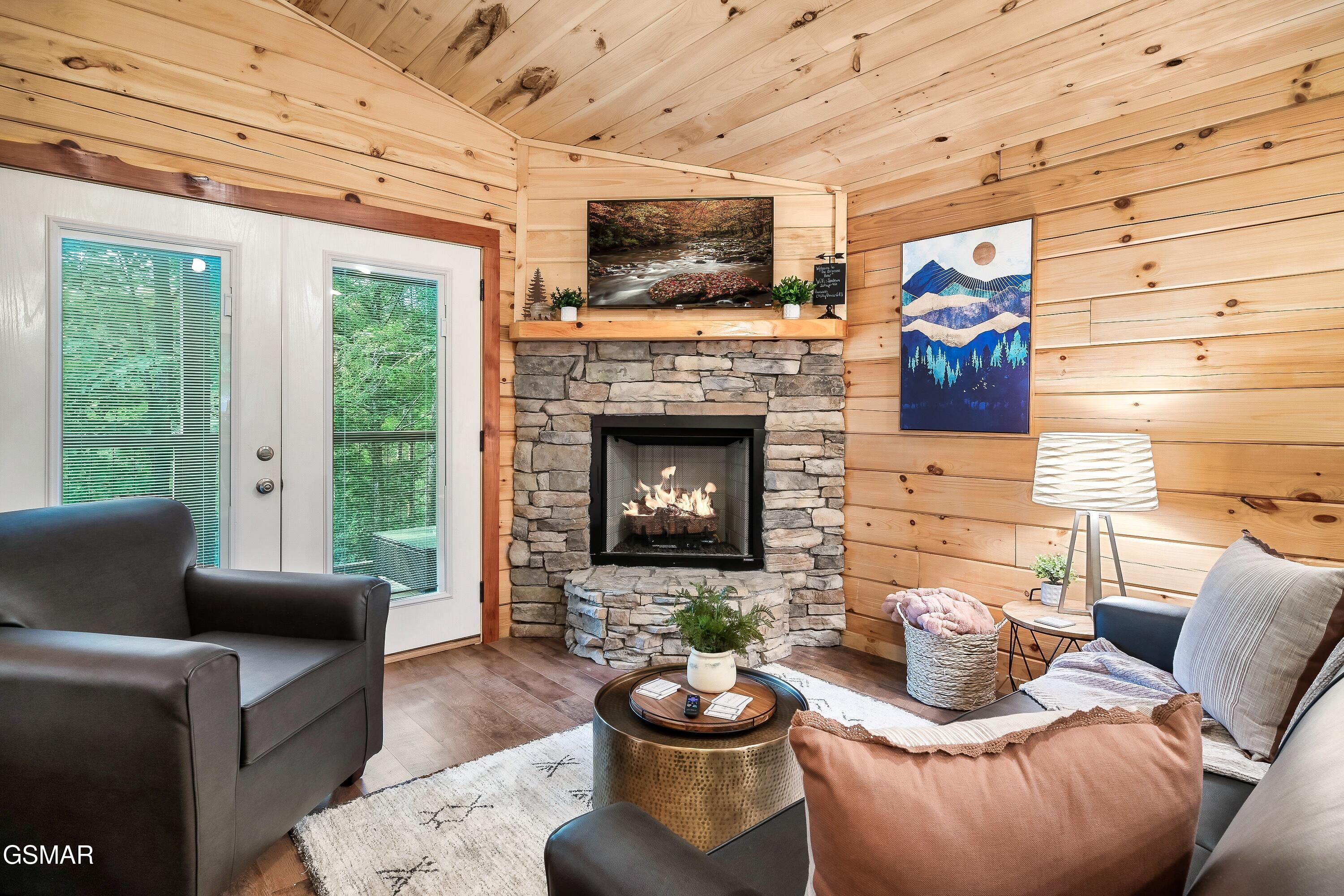 1637 Misty Hollow Way Gatlinburg TN 37738