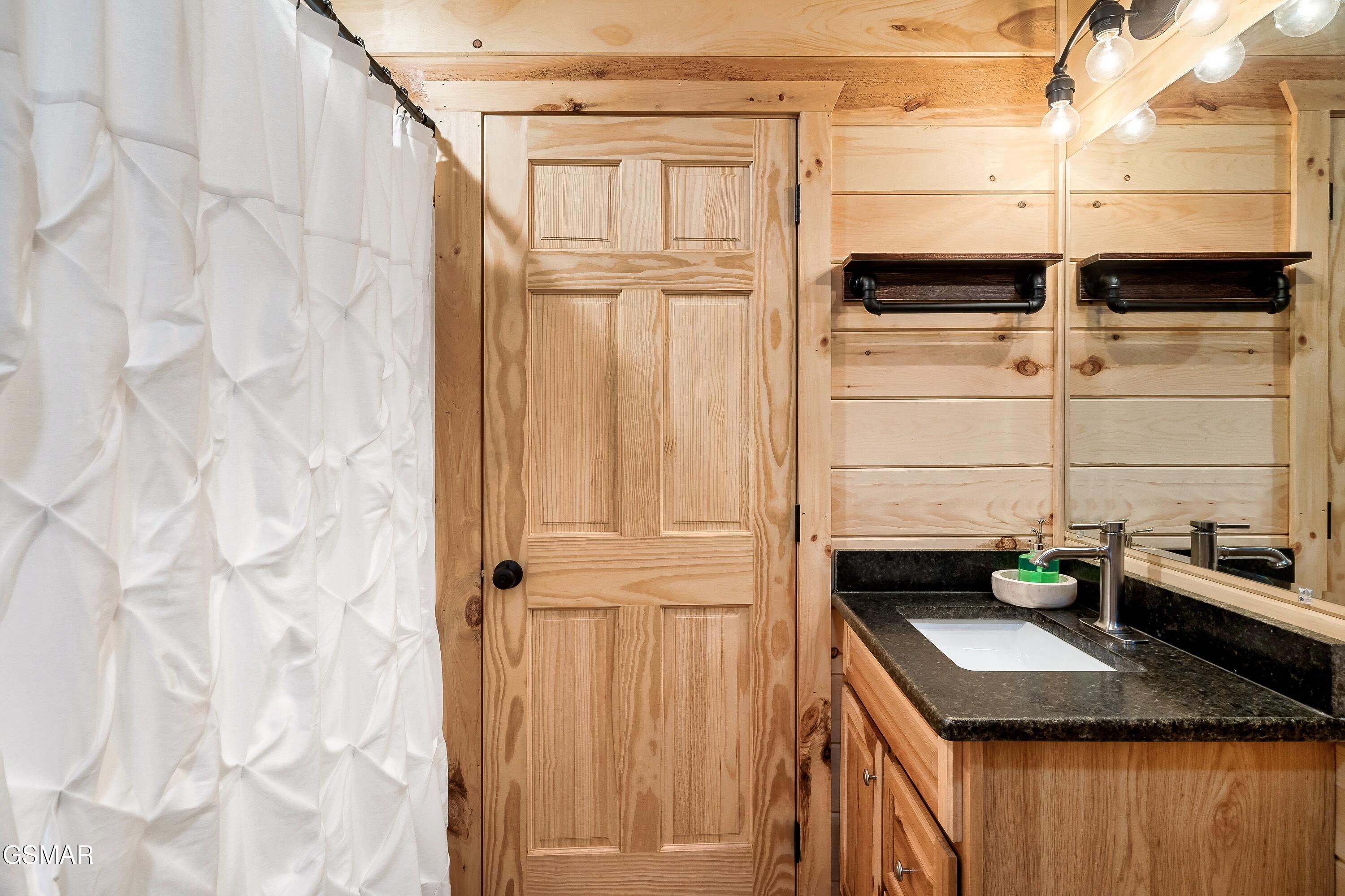 1637 Misty Hollow Way Gatlinburg TN 37738