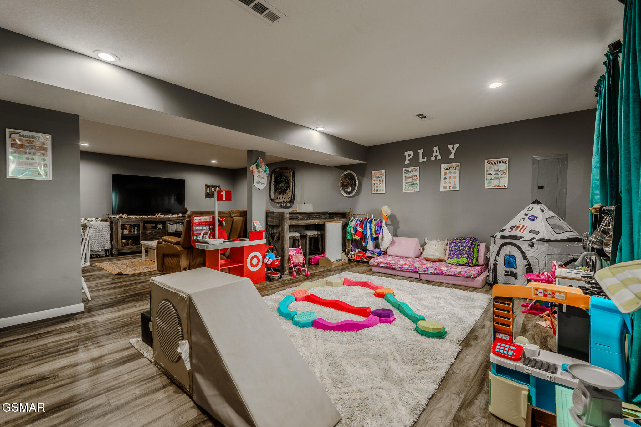 2713 Lucille Avenue Kodak TN 37764