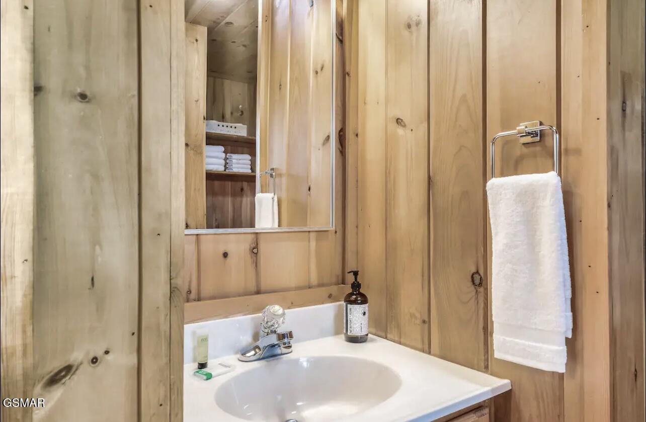 2321 High Top Loop Sevierville TN 37862