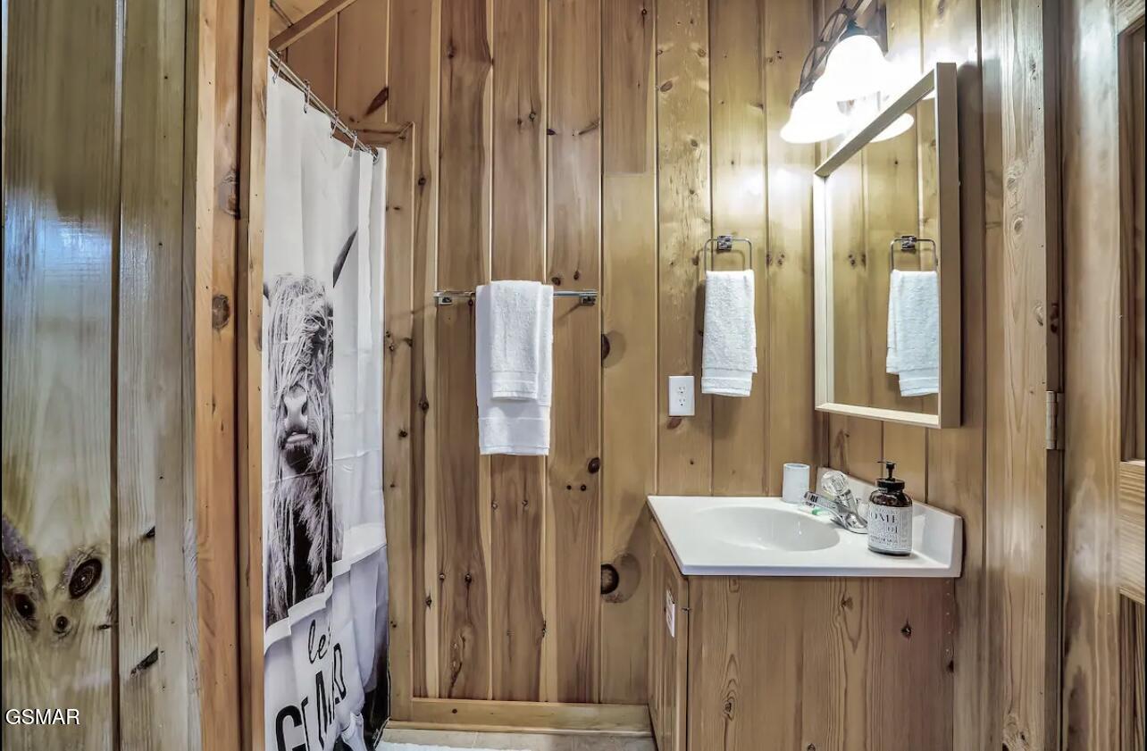 2321 High Top Loop Sevierville TN 37862