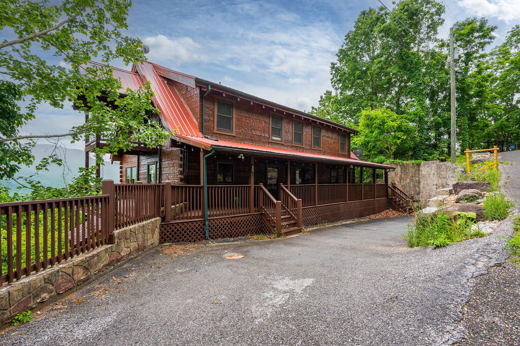 725 Big Bear Ridge Road Gatlinburg TN 37738