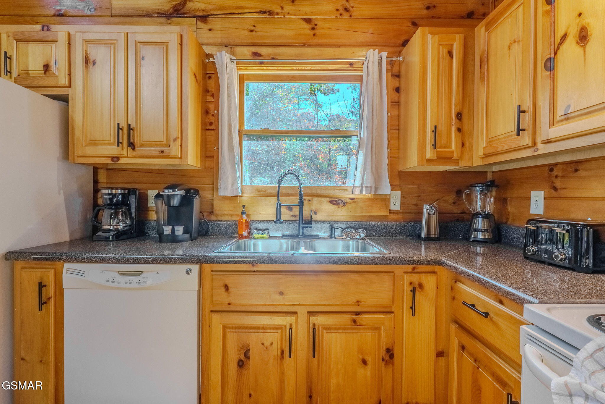 2105 Rabbit Point Way Sevierville TN 37876