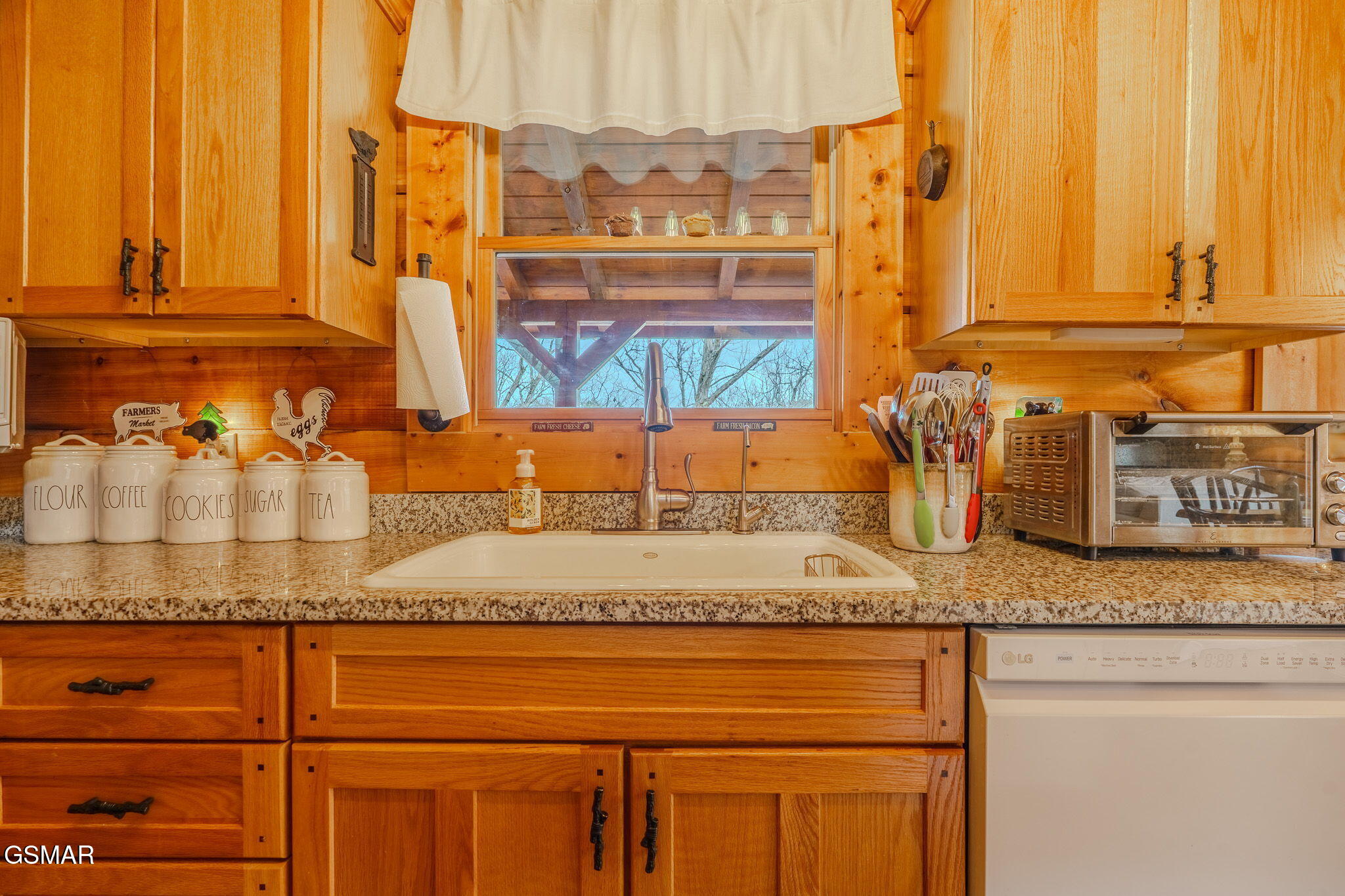 839 W Gold Dust Pigeon Forge TN 37863