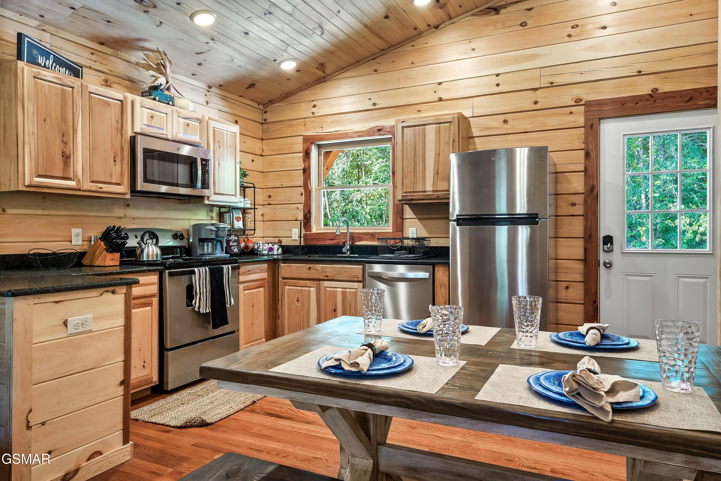 1633 Misty Hollow Way Gatlinburg TN 37738