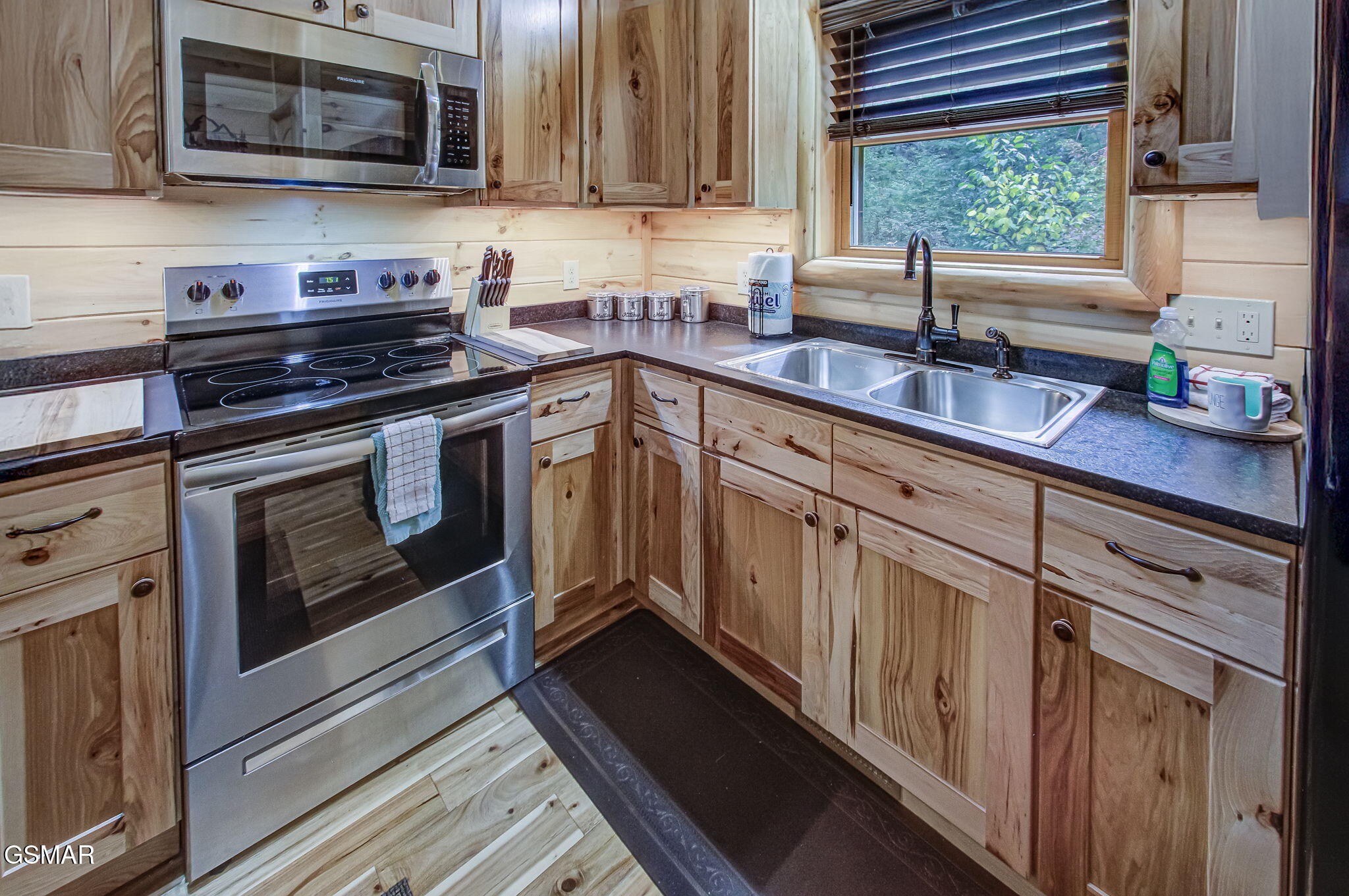 2423 Paradise Falls Way Sevierville TN 37862