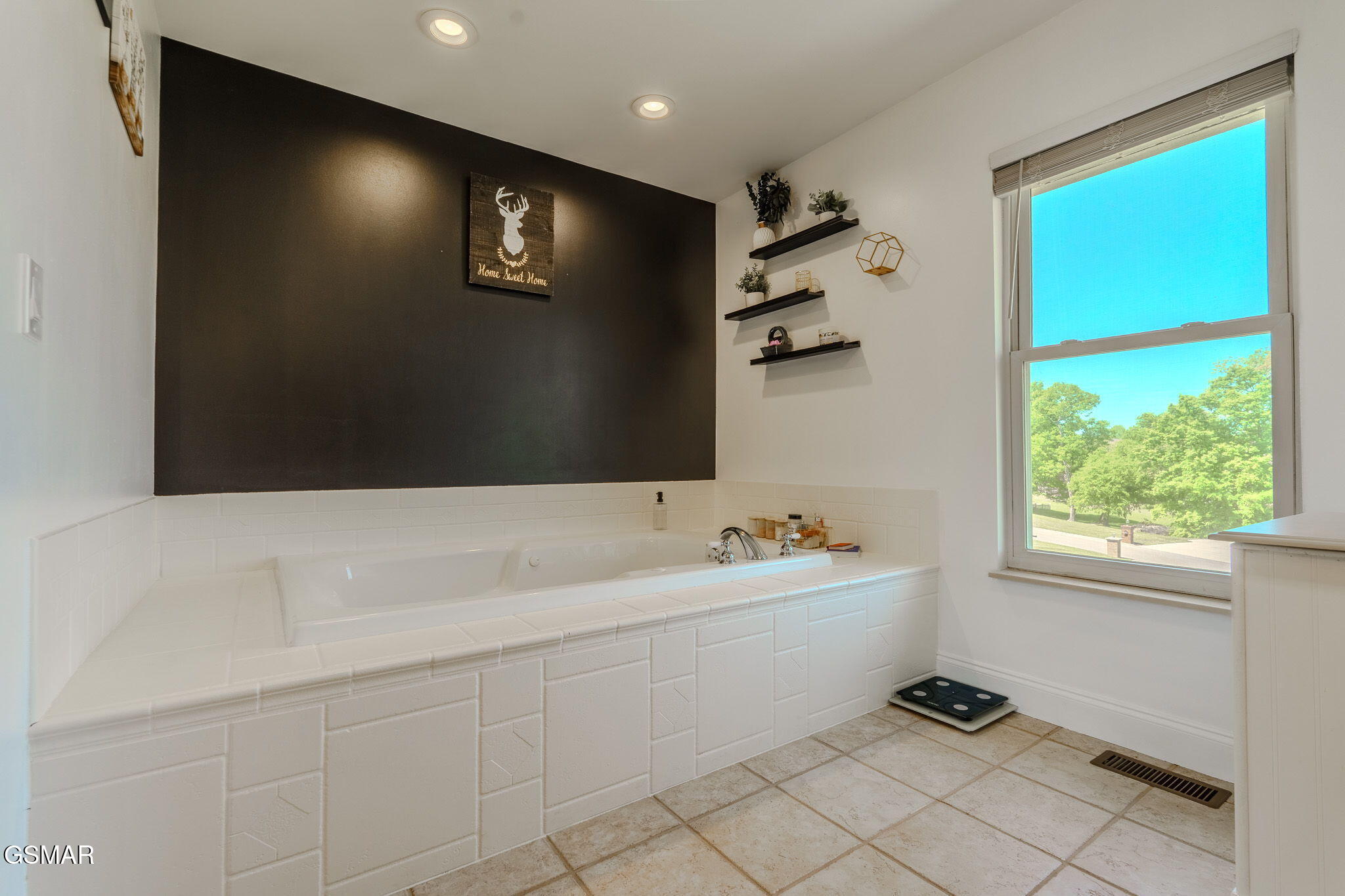 1463 River Run Circle Sevierville TN 37876