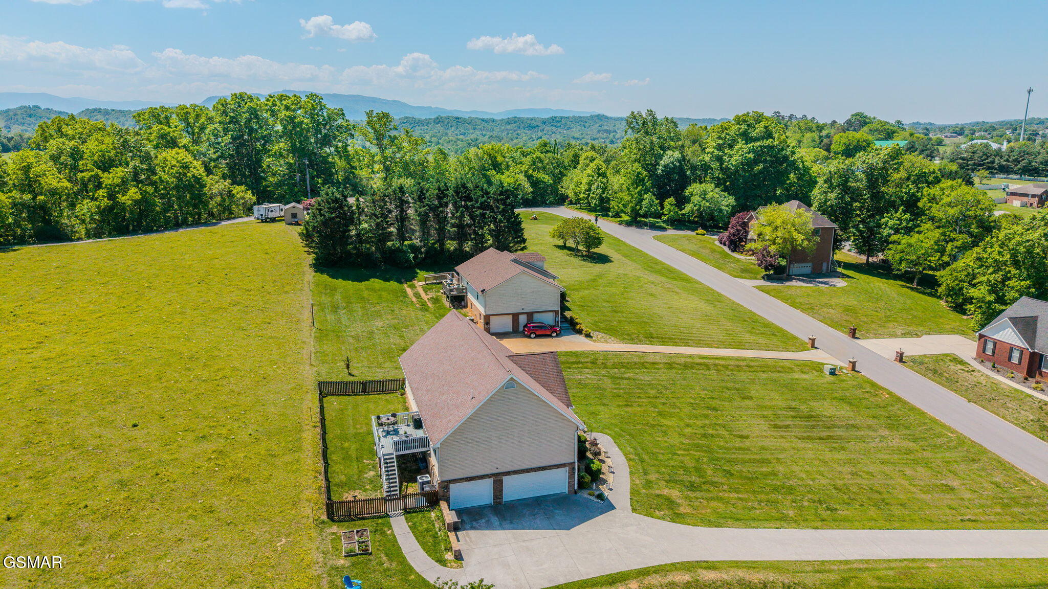 1463 River Run Circle Sevierville TN 37876
