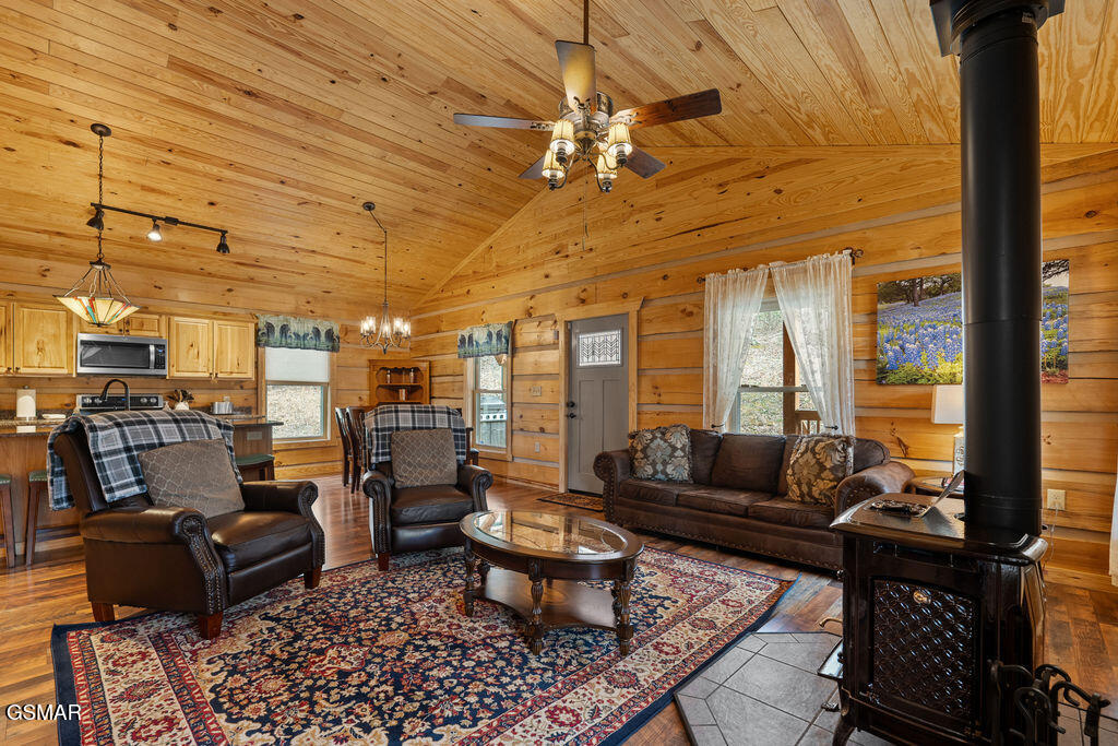 3393 Grand Country Drive Cosby TN 37722
