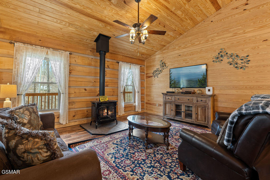 3393 Grand Country Drive Cosby TN 37722
