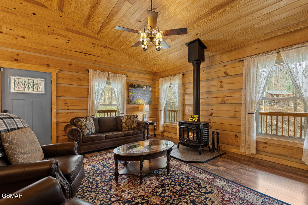 3393 Grand Country Drive Cosby TN 37722