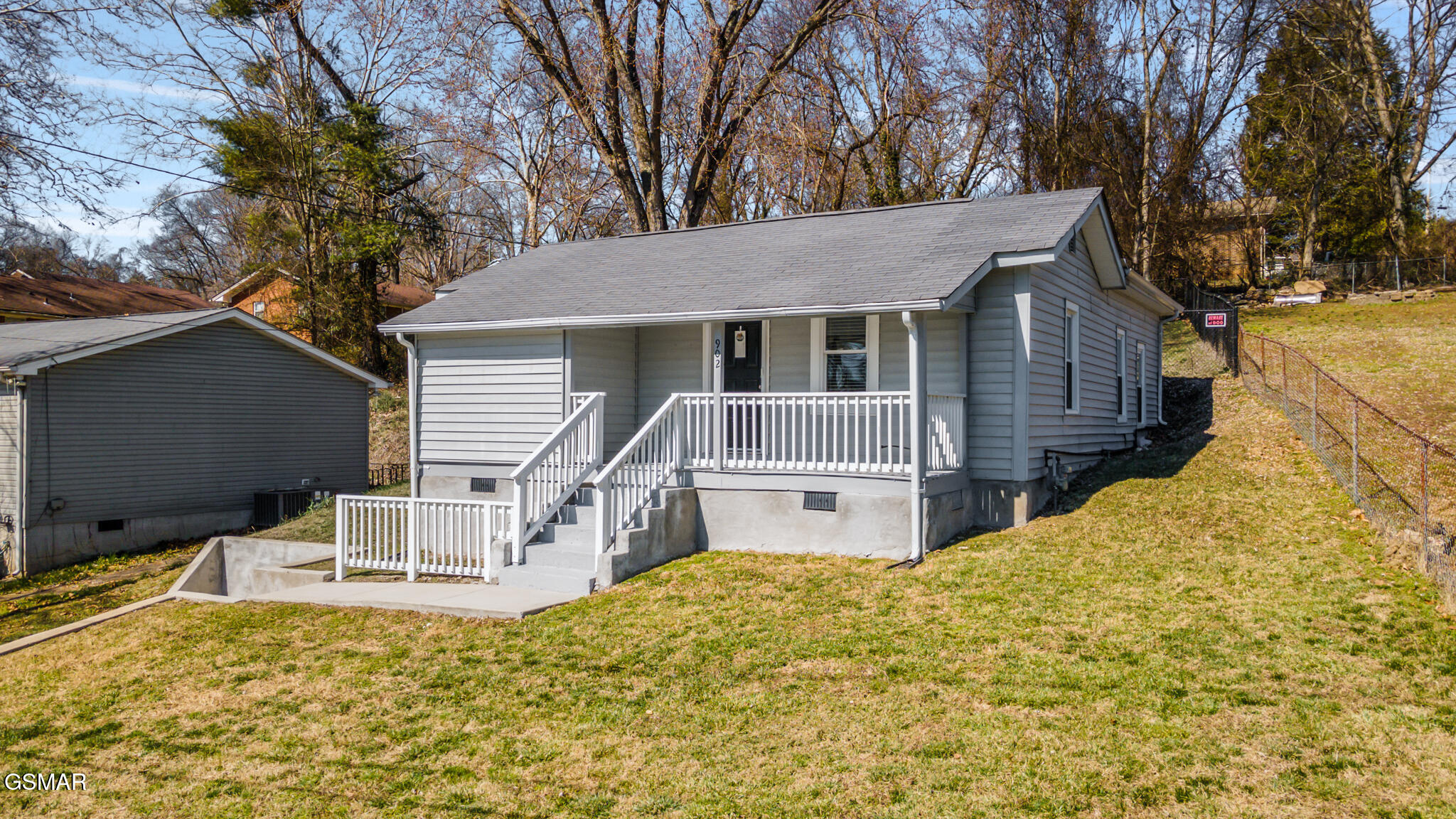 902 Mcadoo Street Clinton TN 37716