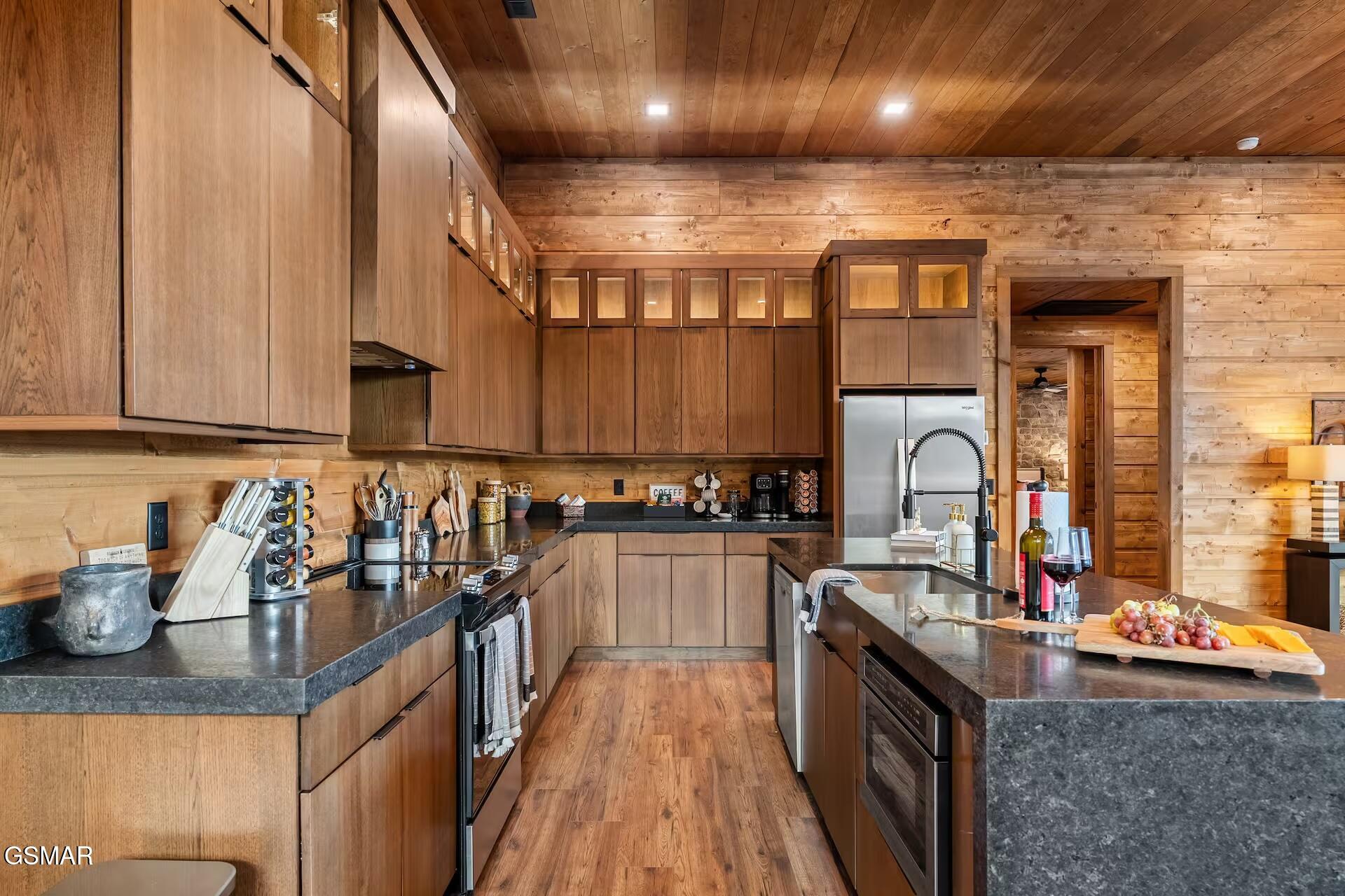1030 Wiley Oakley Drive Gatlinburg TN 37738