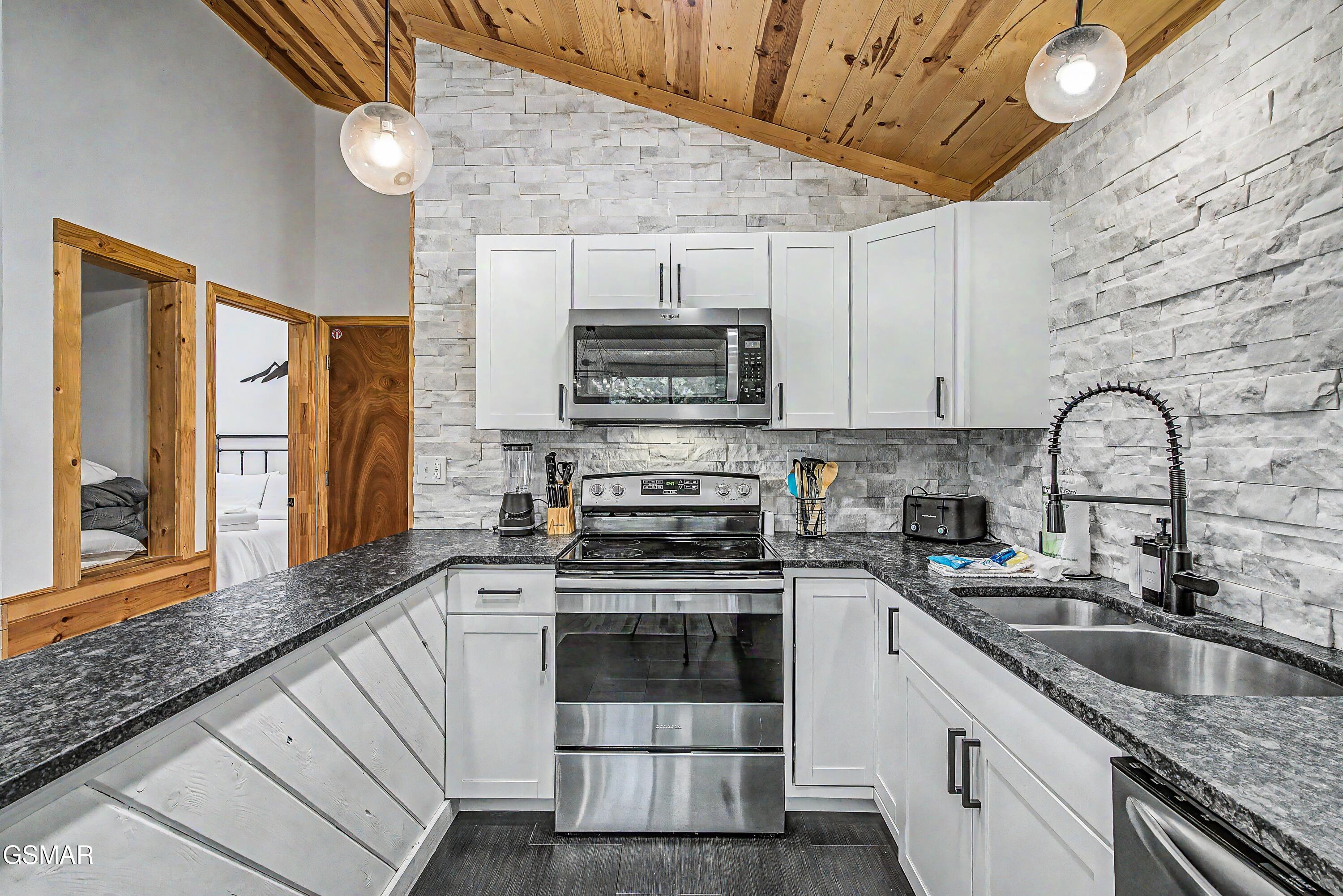 1782 Red Bone Way Sevierville TN 37876