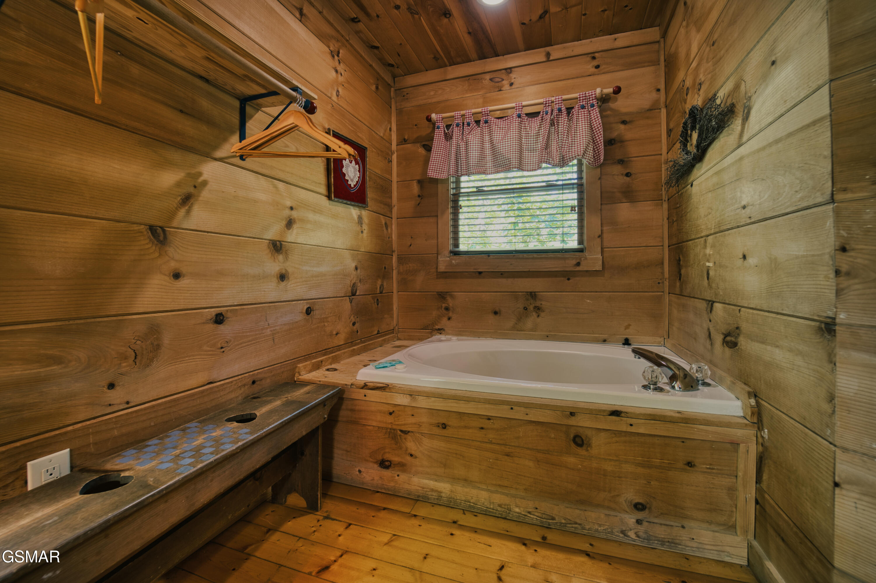 1705 Jacks Pass Sevierville TN 37876