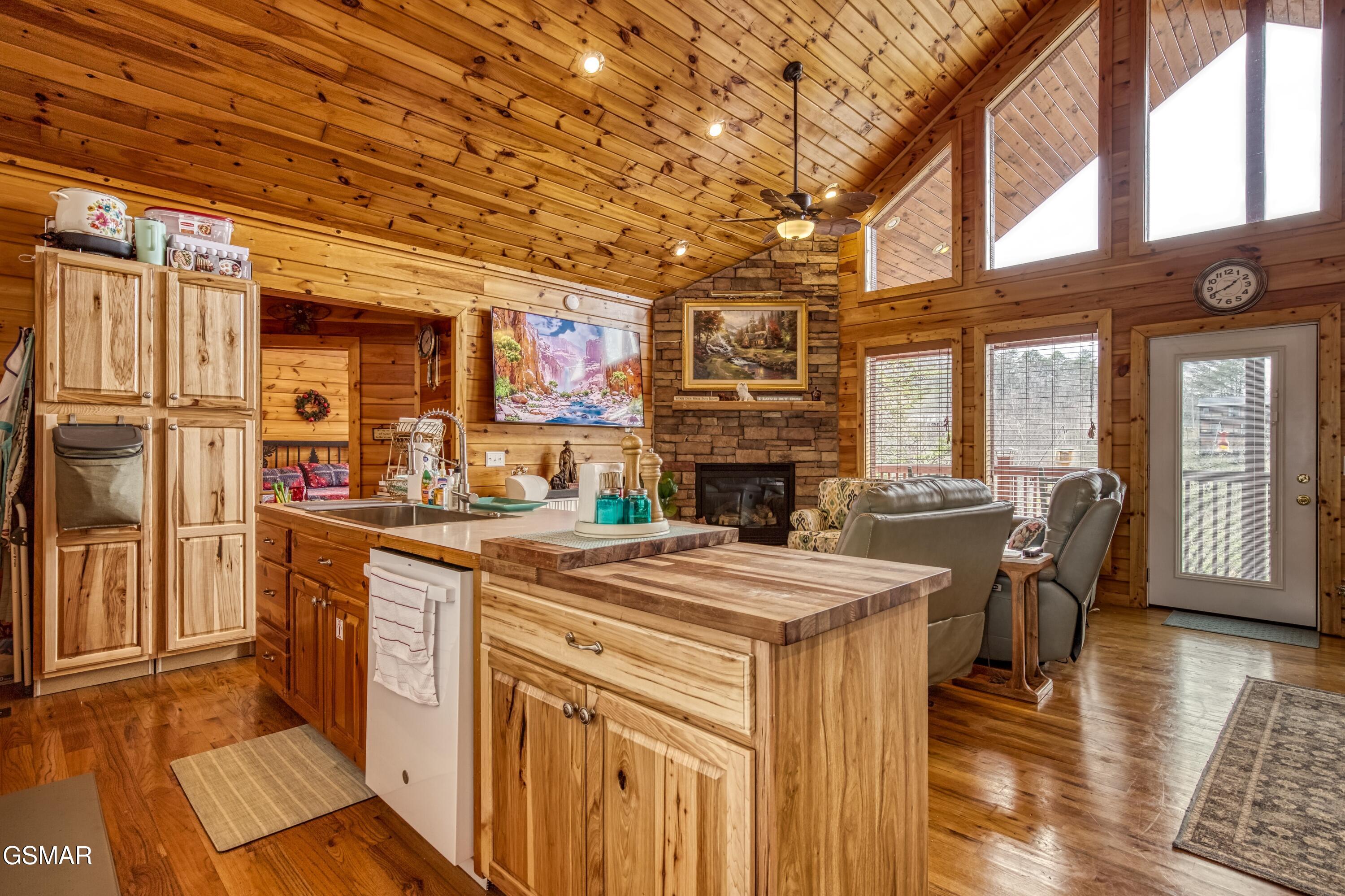 2716 Knights Lane Sevierville TN 37862