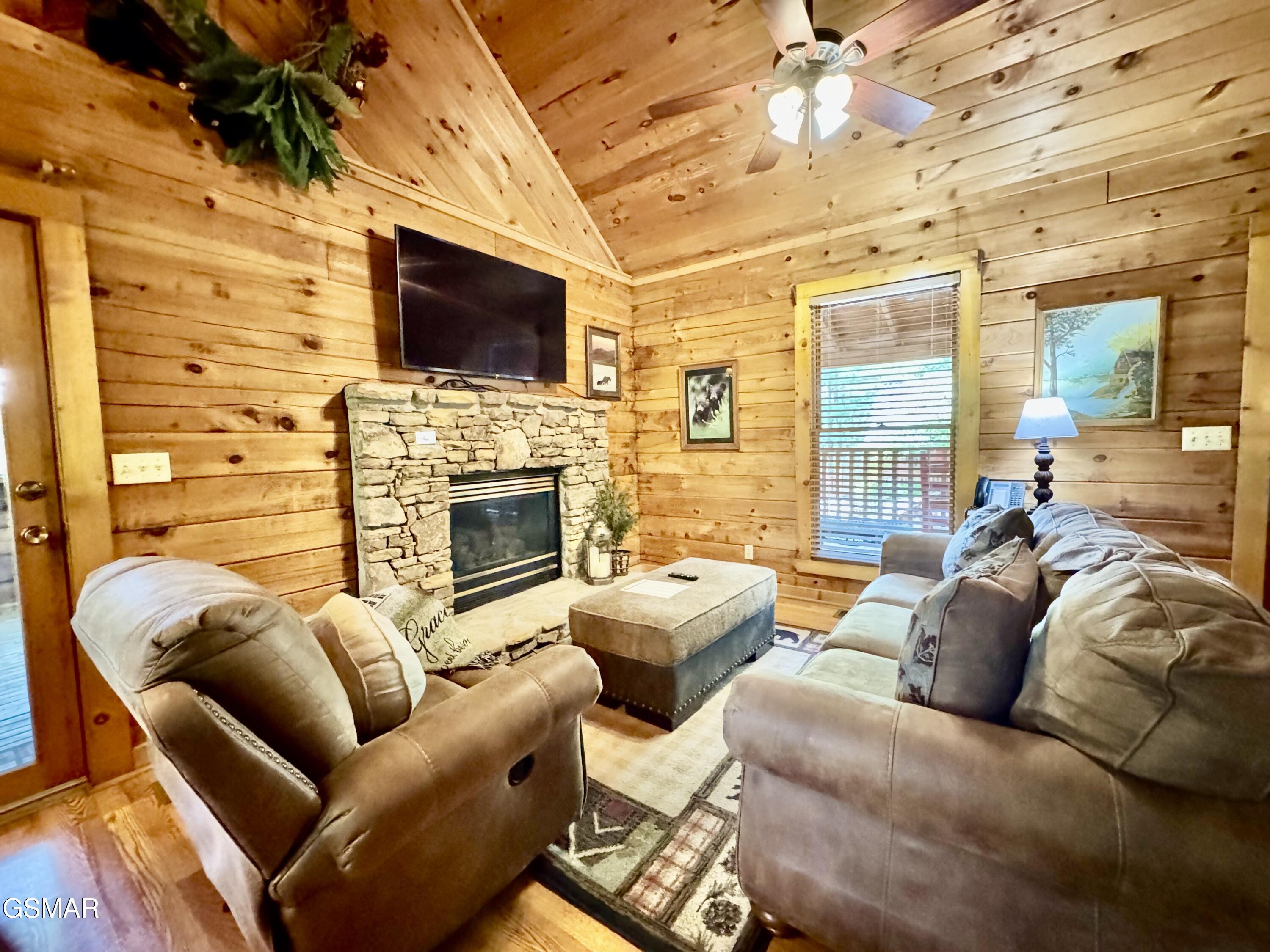 856 Bear Run Way Sevierville TN 37862