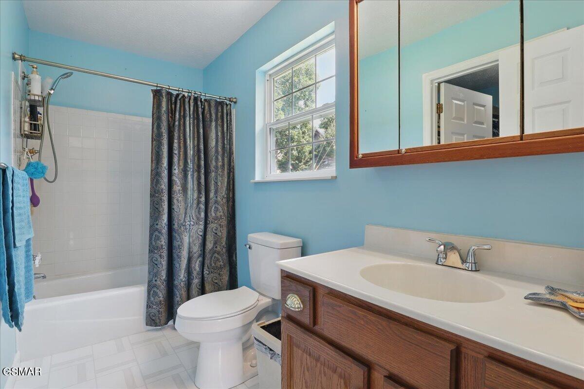 1381 Lake Front Drive Dandridge TN 37725
