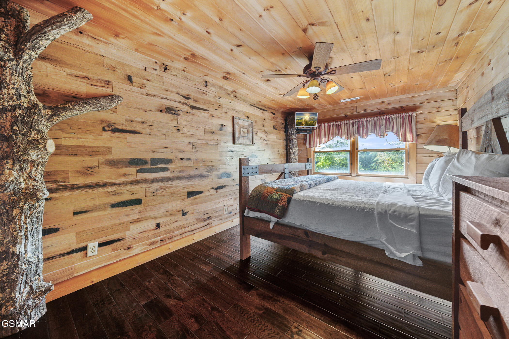 836 Bear Run Way Sevierville TN 37862