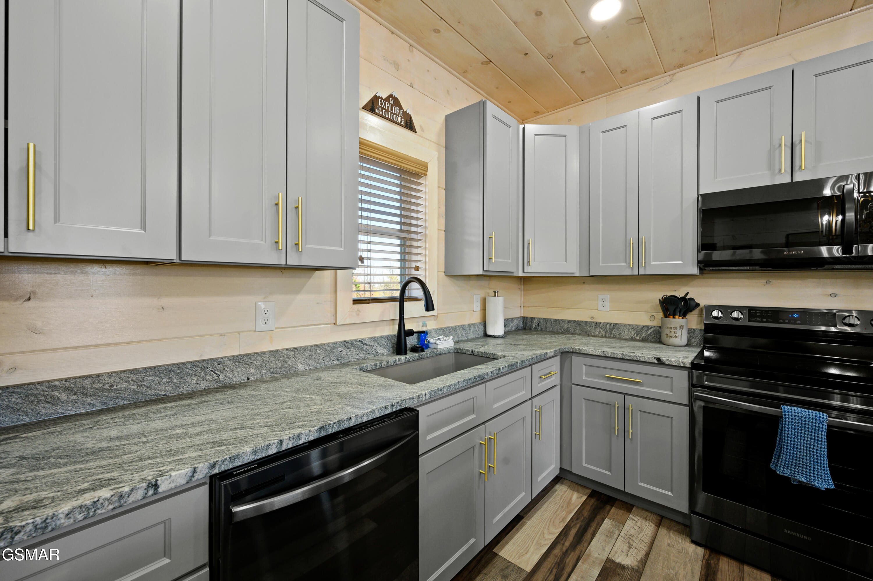 960 Cottage Gardens Way Gatlinburg TN 37738