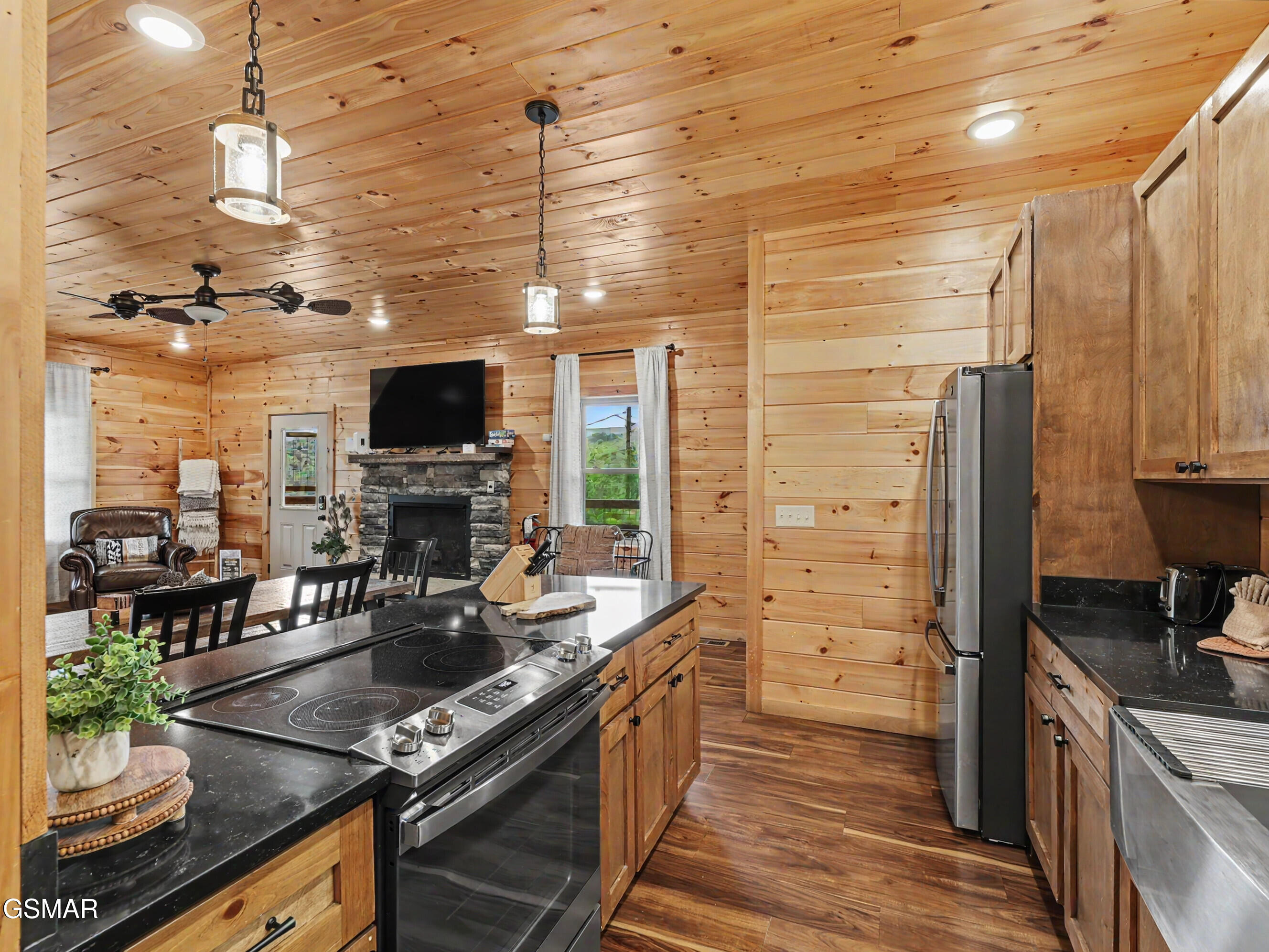856 & 862 Crest View Drive Gatlinburg TN 37738