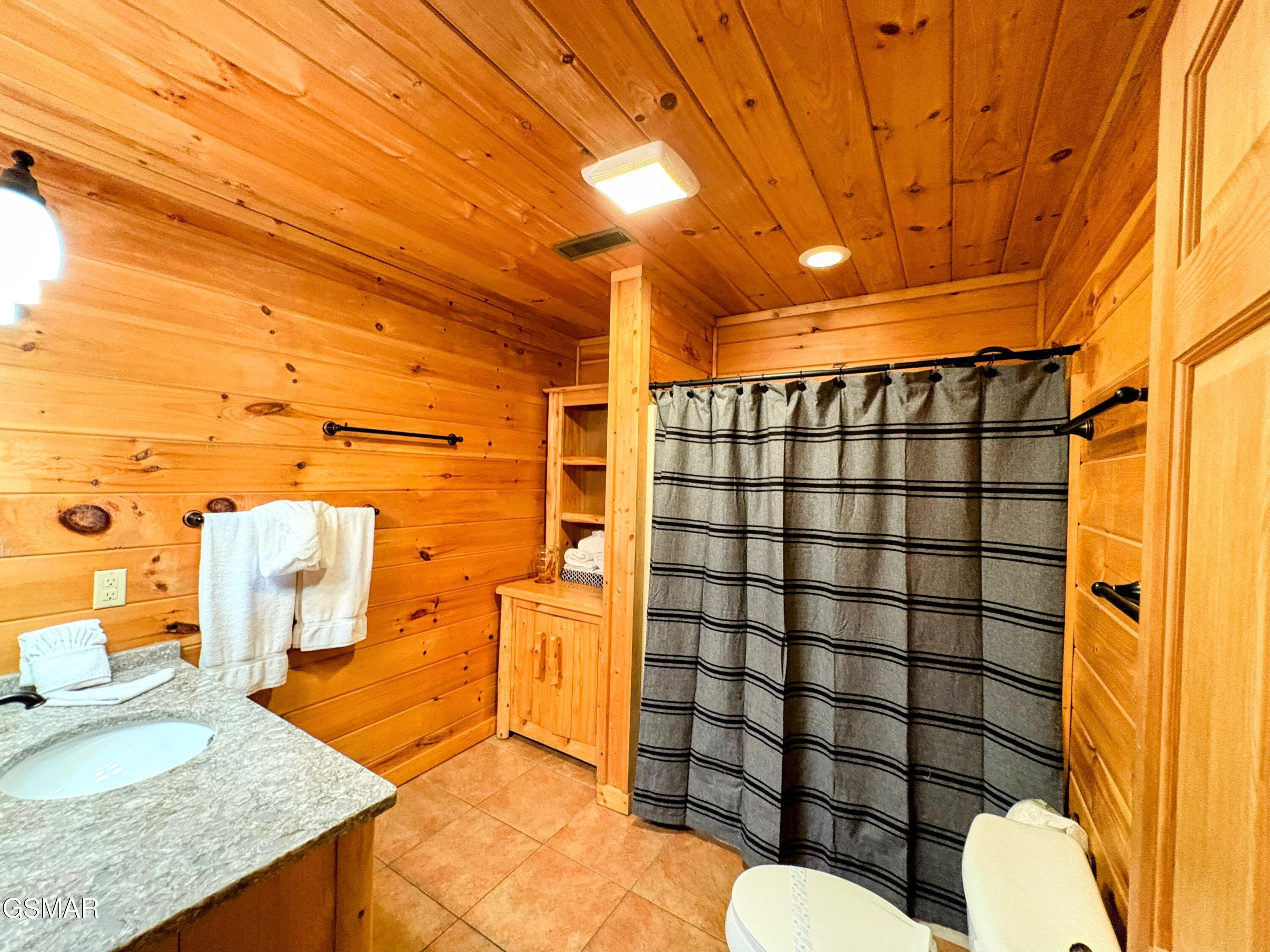 2748*2738 Cats Paw Lane Sevierville TN 37862