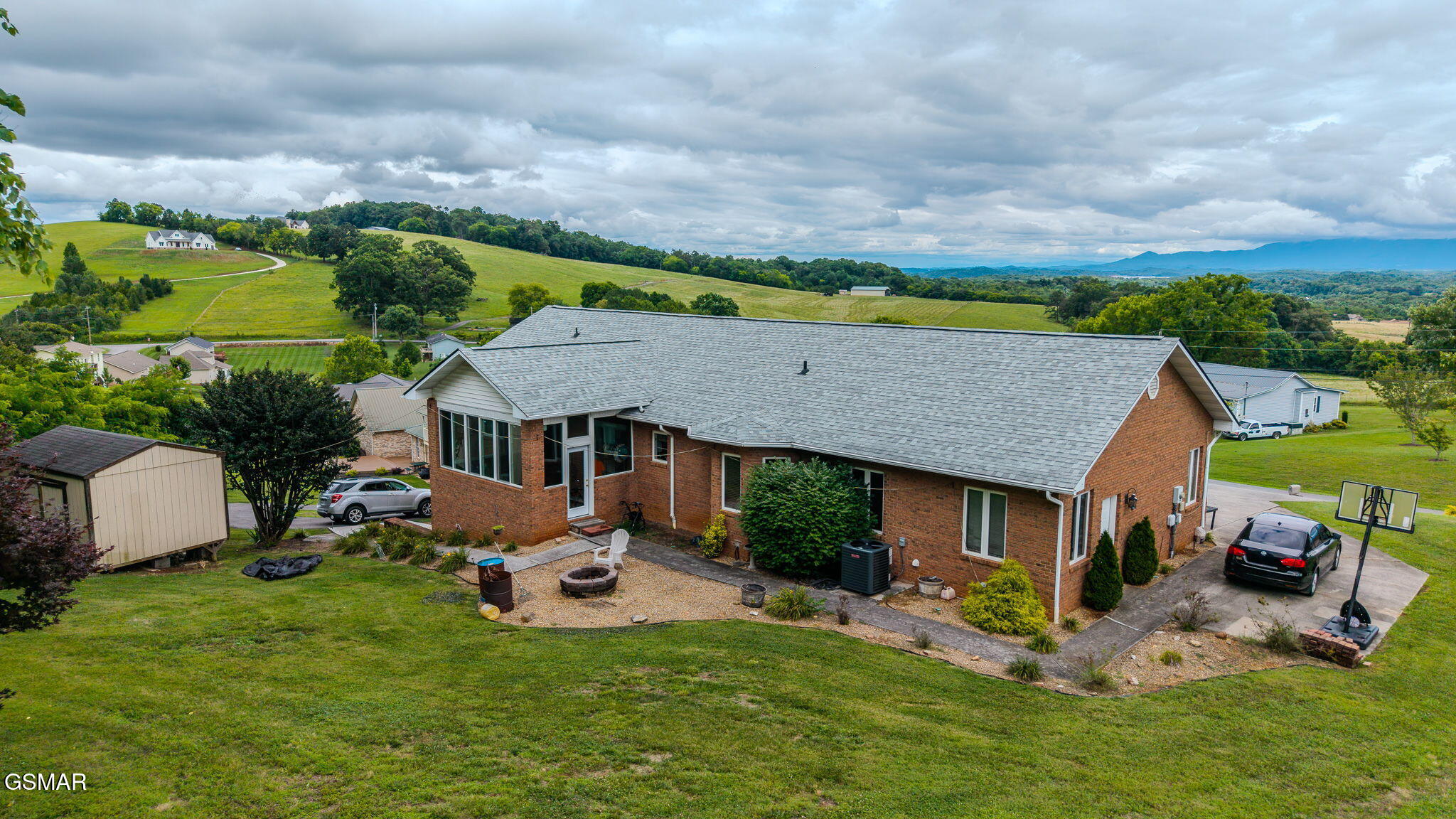 940 Hilltop Lane Kodak TN 37764