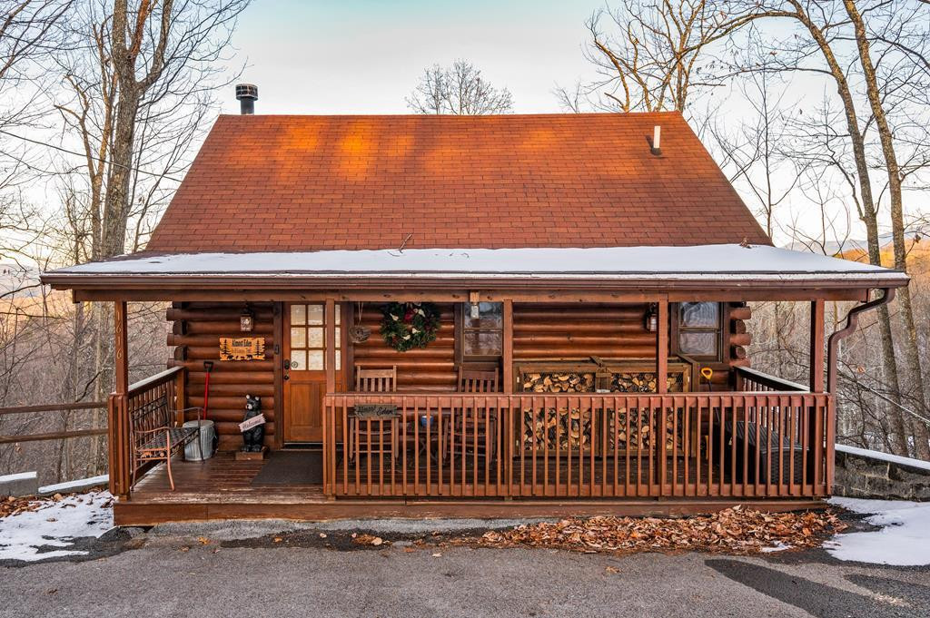 1616 Ginnys Trail Gatlinburg TN 37876