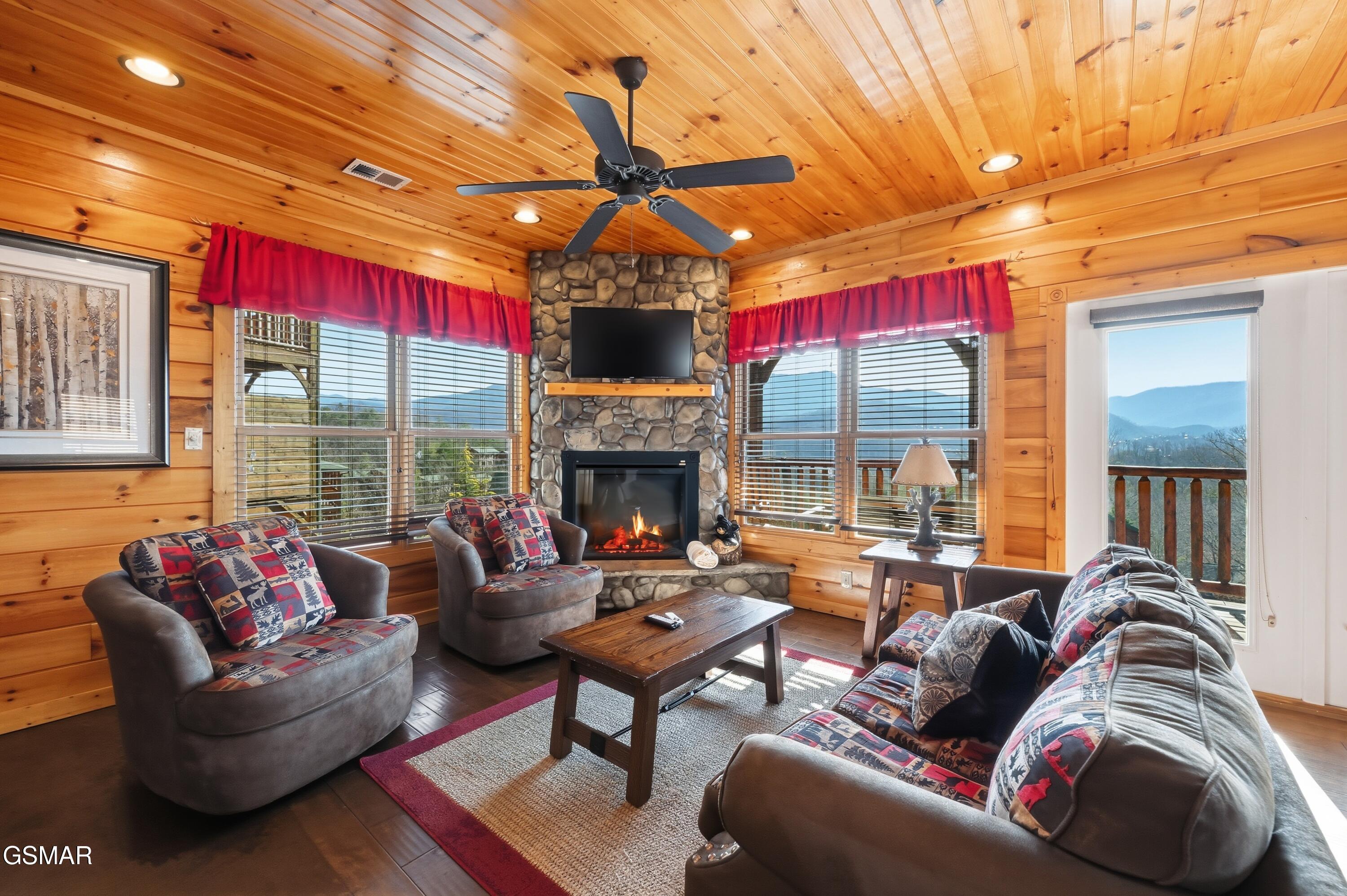 768 Mountain Stream Way Gatlinburg TN 37738