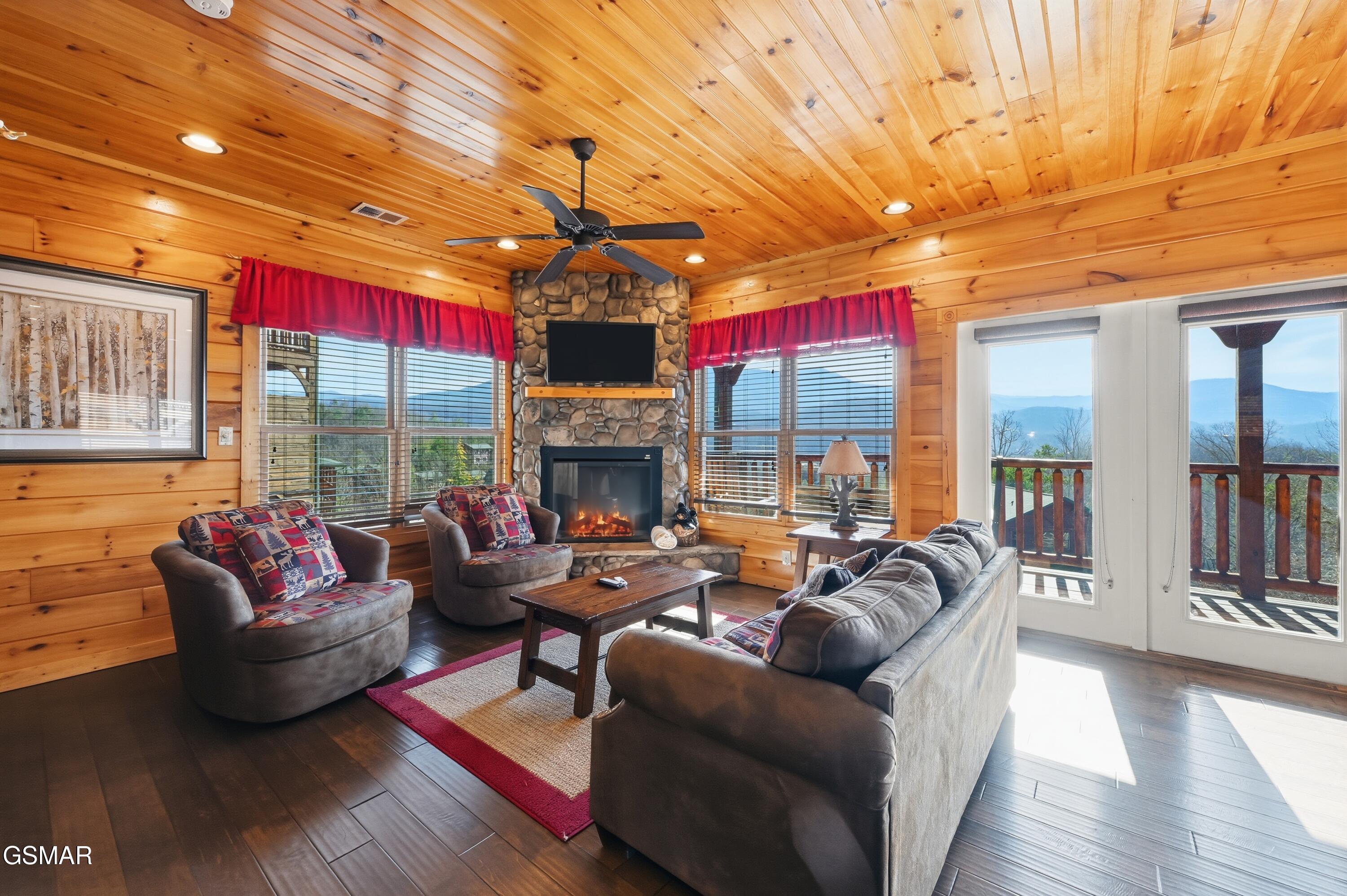 768 Mountain Stream Way Gatlinburg TN 37738