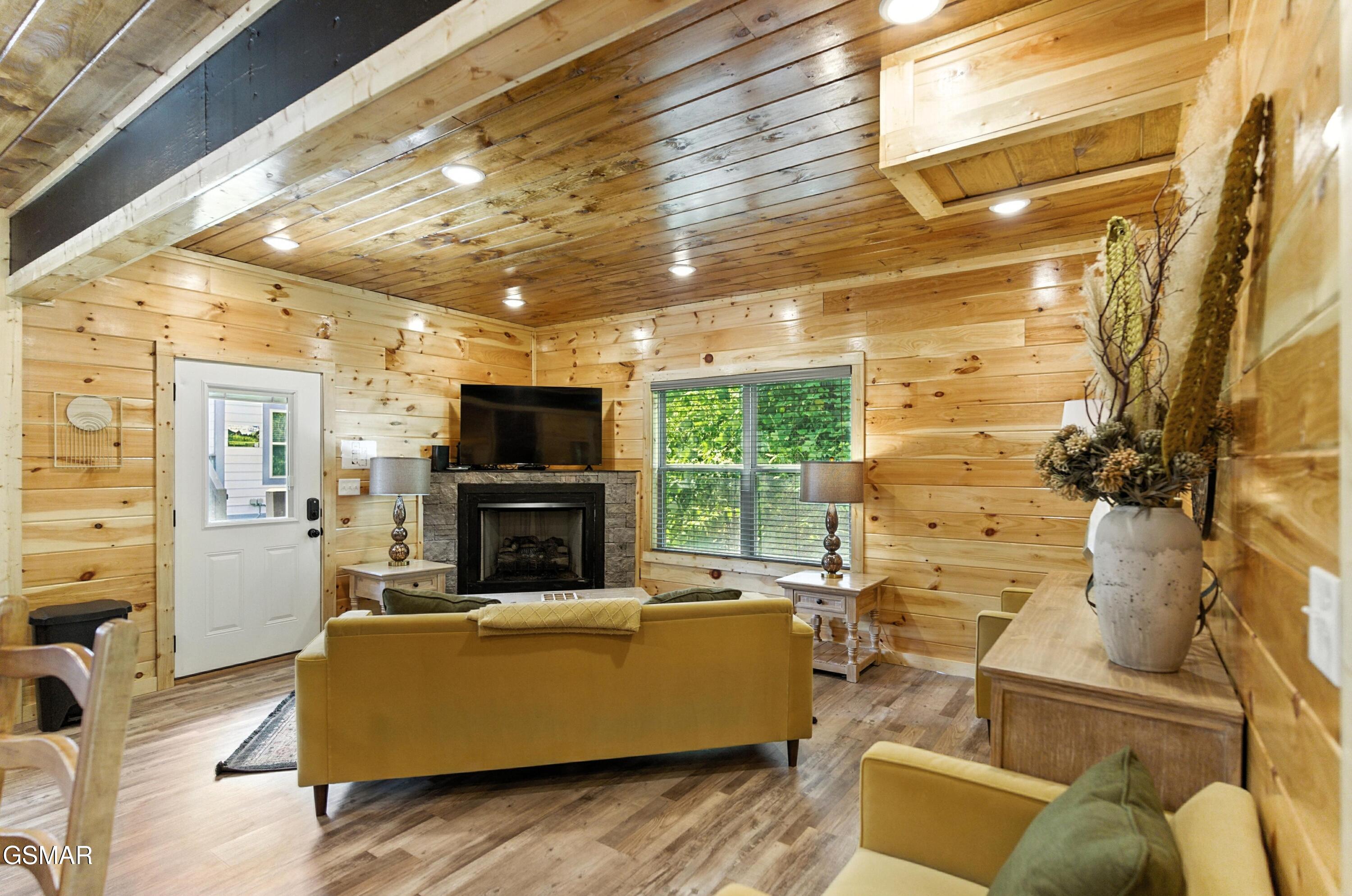 576 Dollywood Lane Pigeon Forge TN 37862