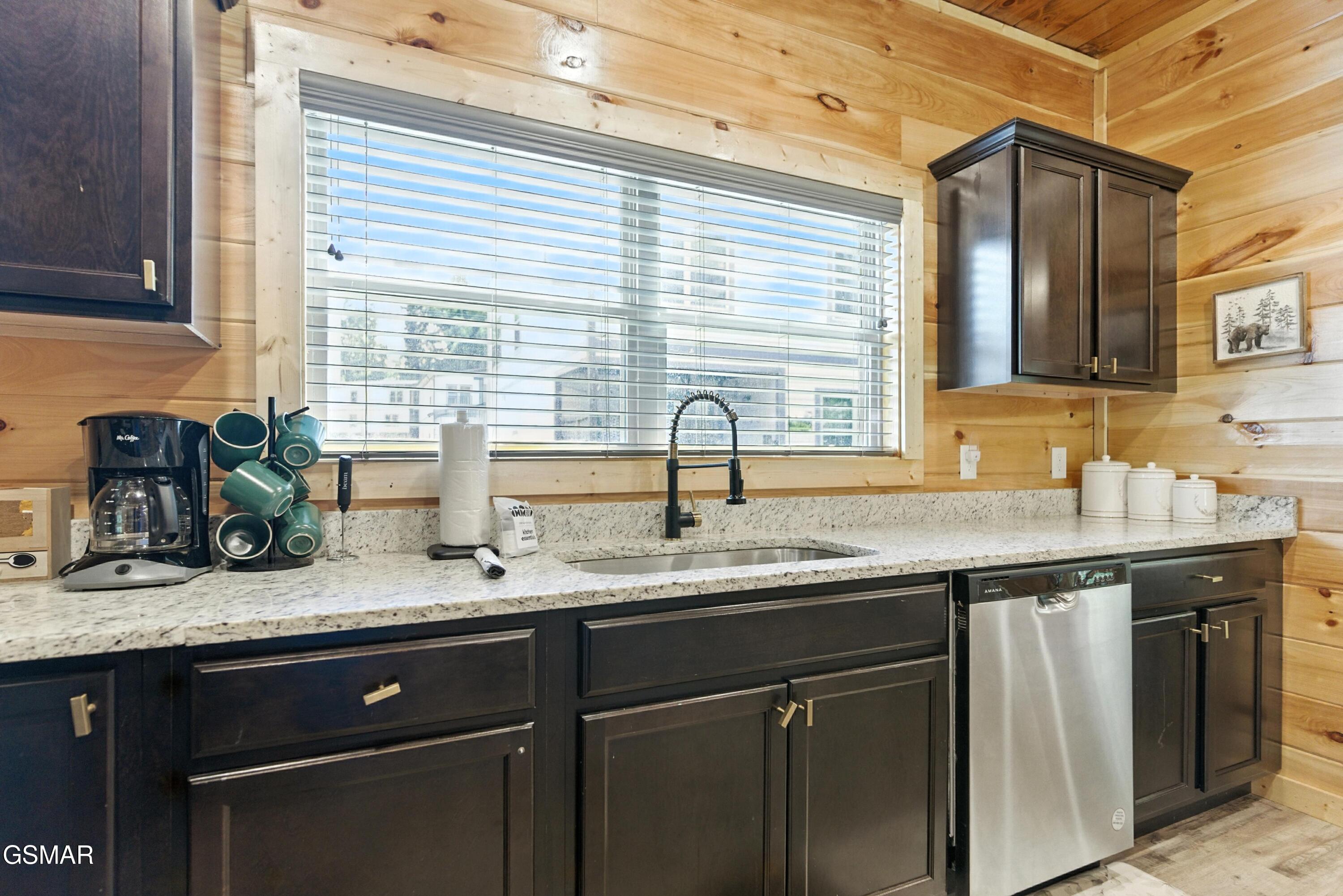 576 Dollywood Lane Pigeon Forge TN 37862