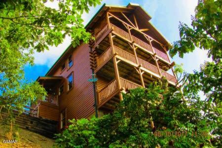 2828 White Oak Ridge Lane Sevierville TN 37862