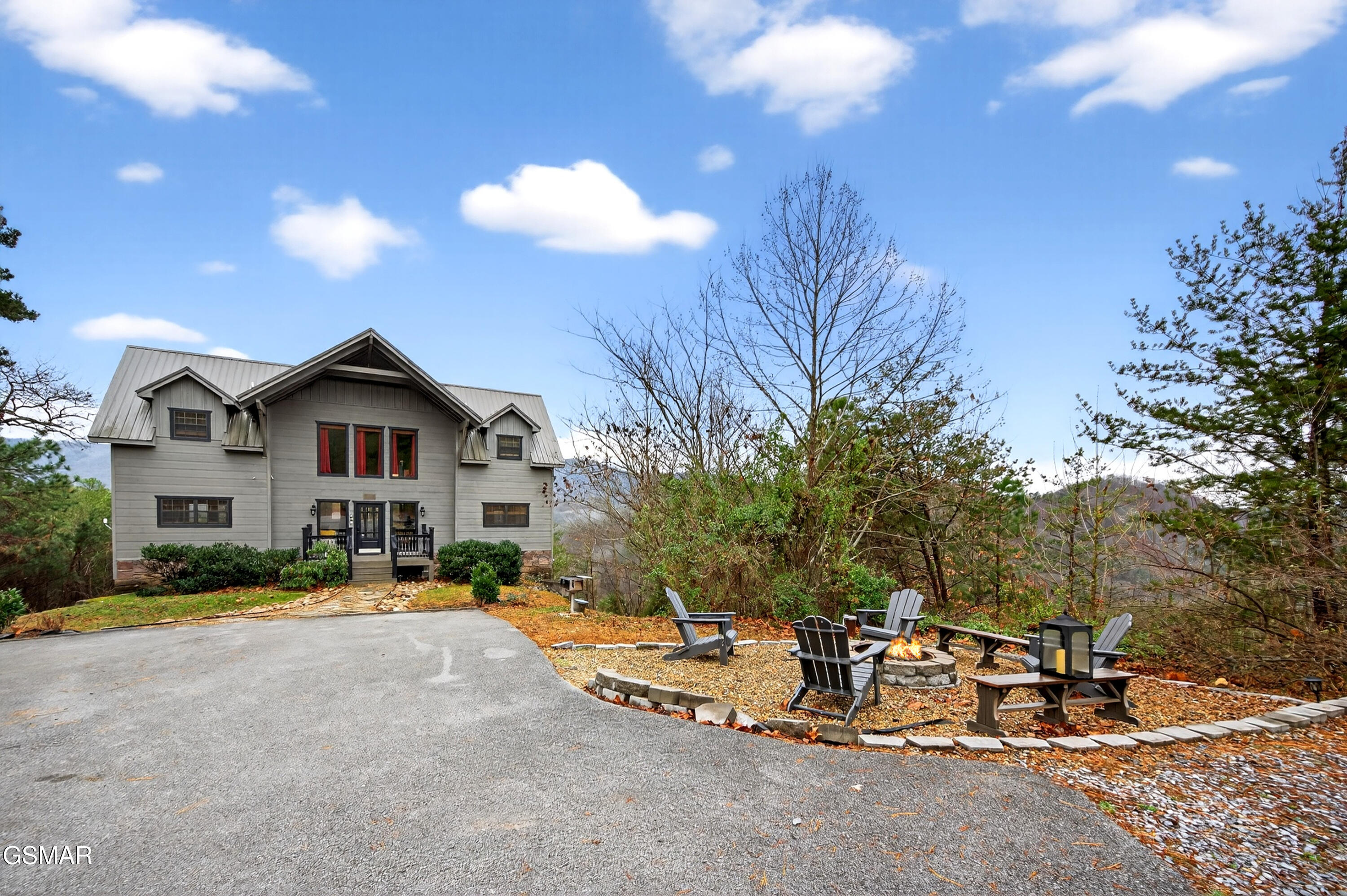 1118 Eagle Pointe Way Pigeon Forge TN 37863