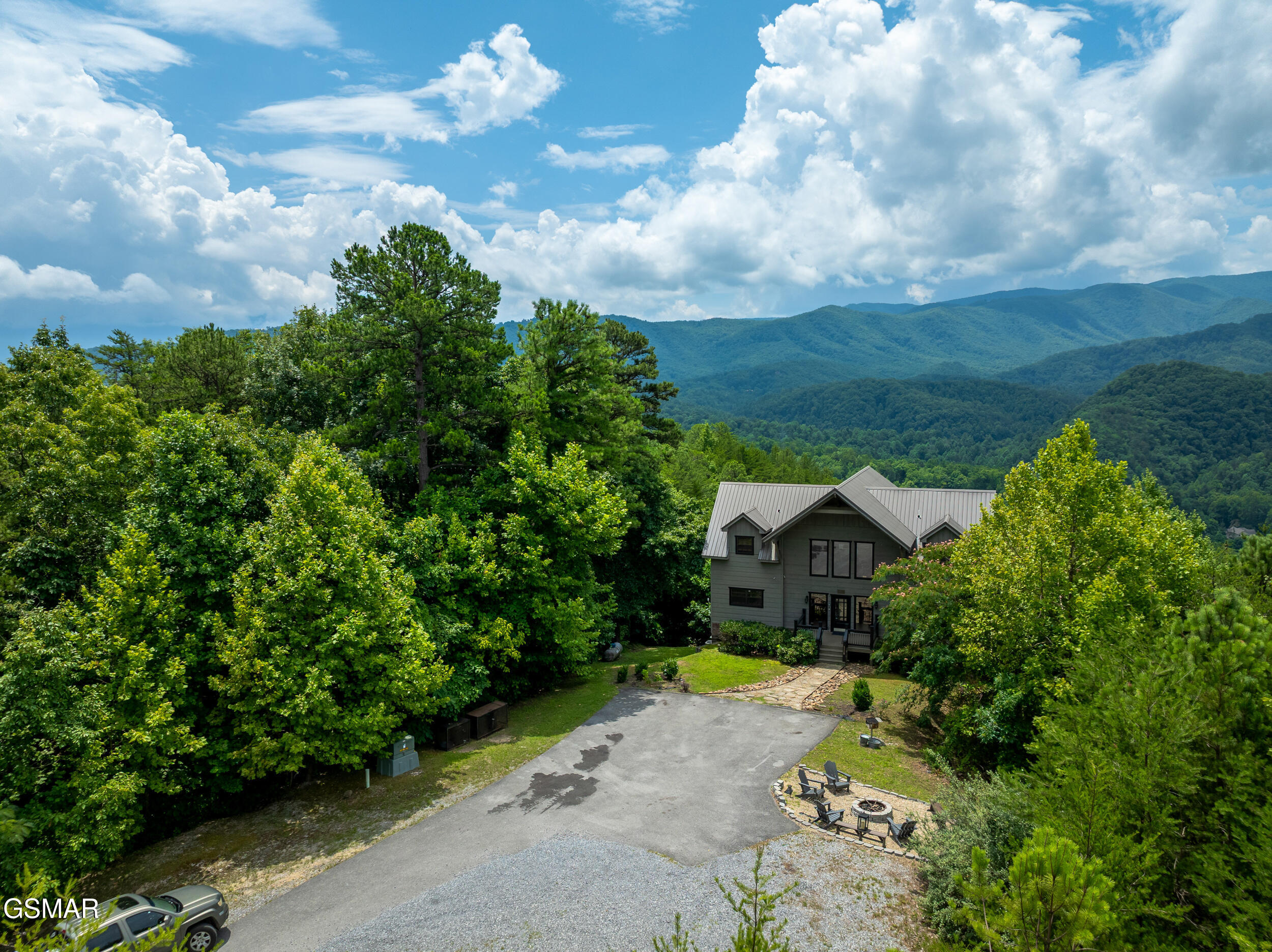1118 Eagle Pointe Way Pigeon Forge TN 37863