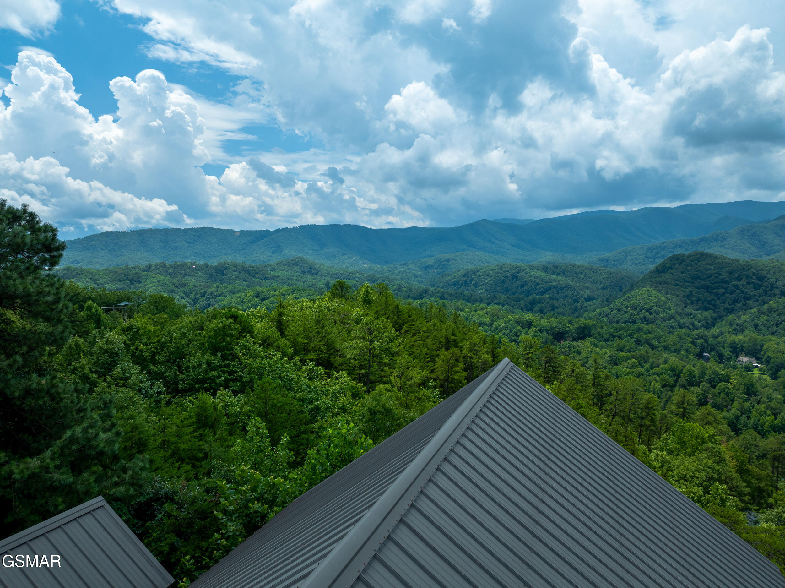 1118 Eagle Pointe Way Pigeon Forge TN 37863