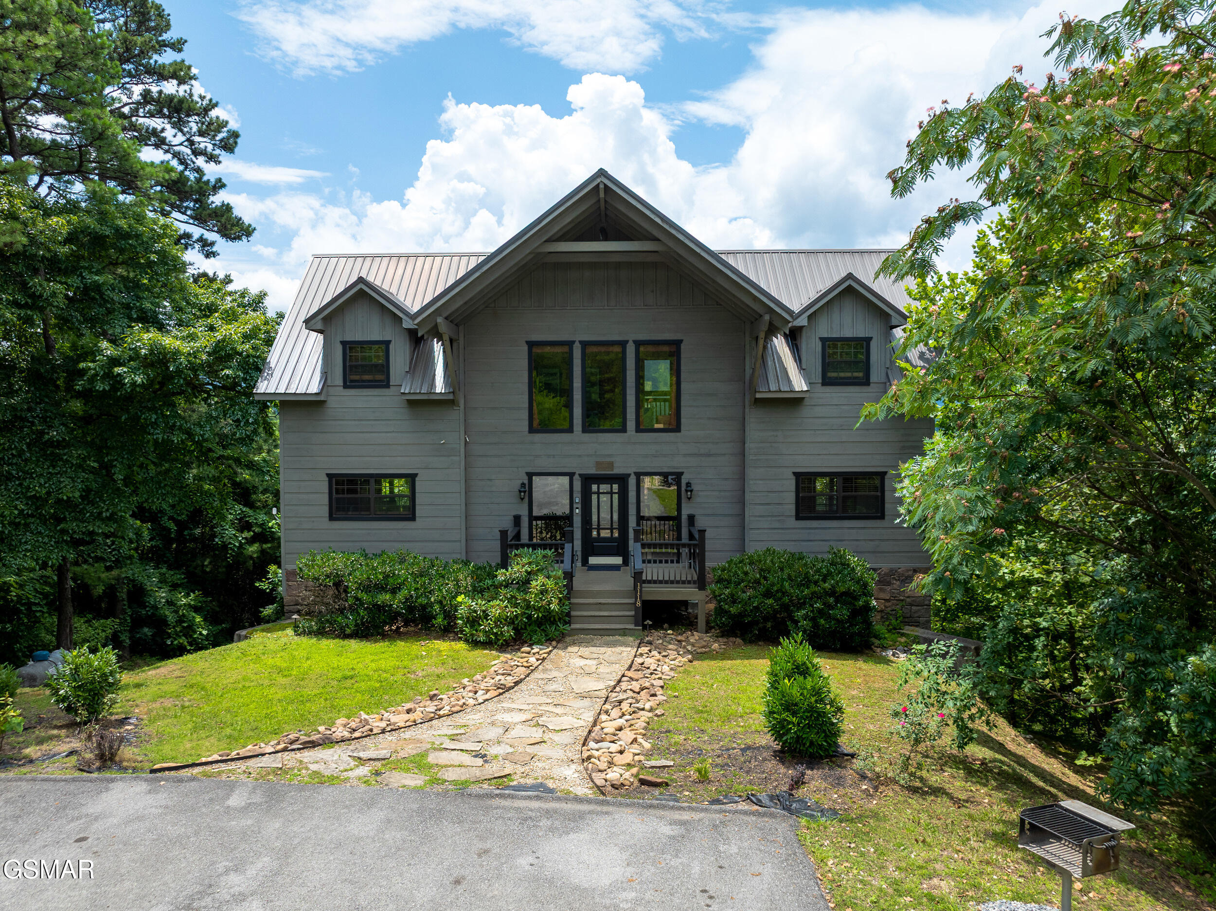1118 Eagle Pointe Way Pigeon Forge TN 37863