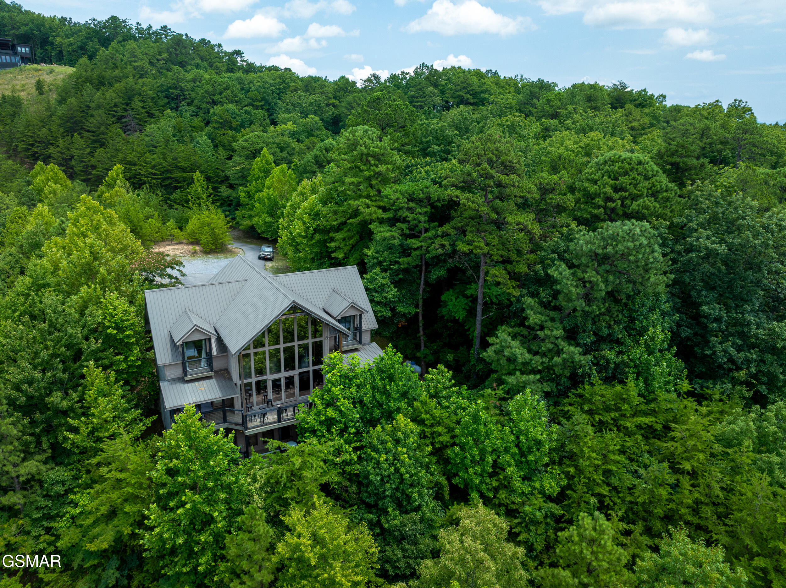 1118 Eagle Pointe Way Pigeon Forge TN 37863