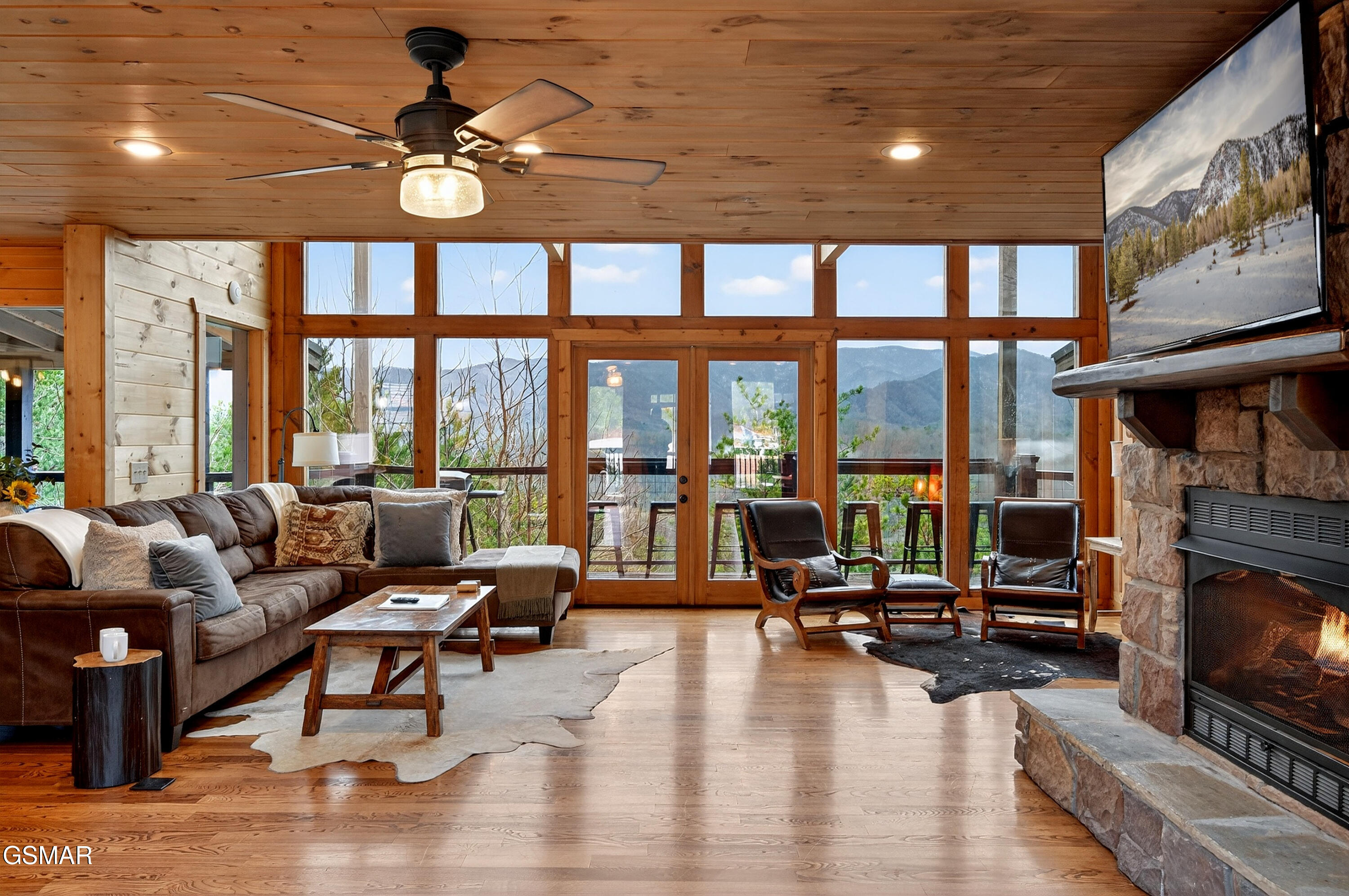 1118 Eagle Pointe Way Pigeon Forge TN 37863