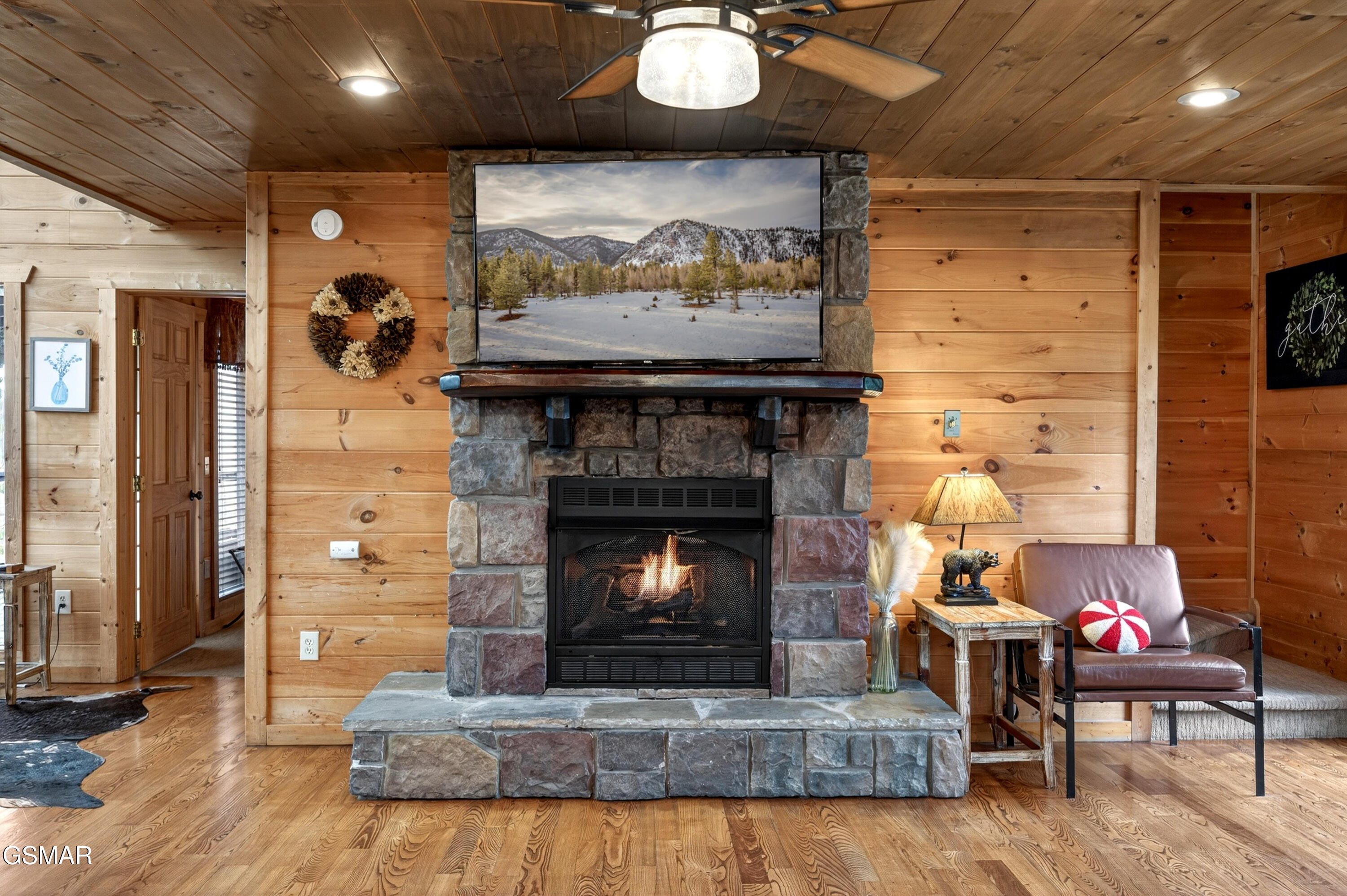 1118 Eagle Pointe Way Pigeon Forge TN 37863