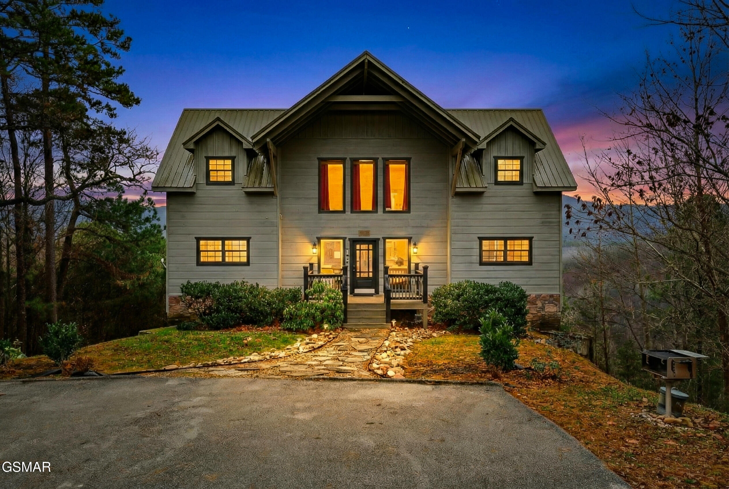 1118 Eagle Pointe Way Pigeon Forge TN 37863