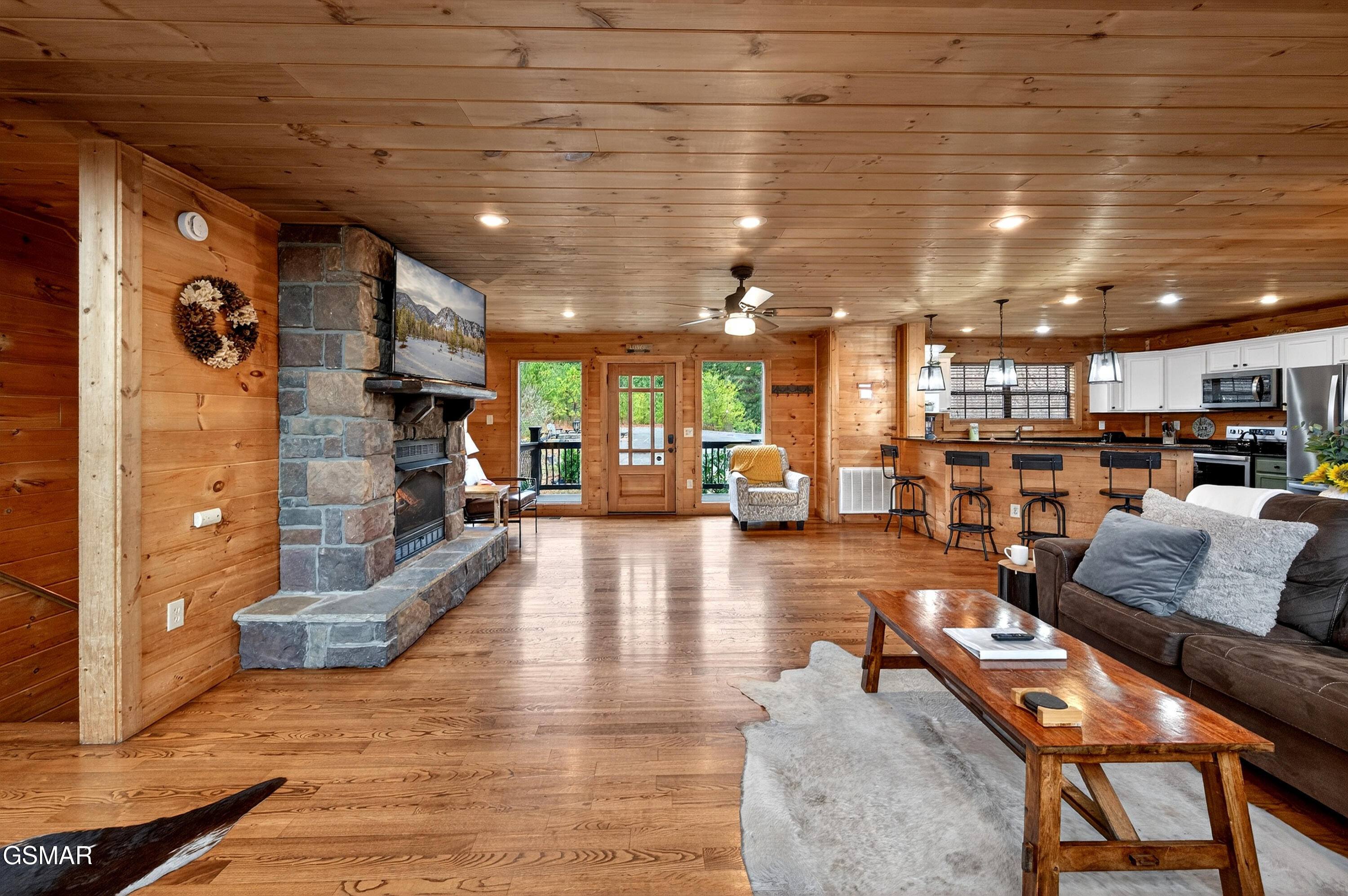 1118 Eagle Pointe Way Pigeon Forge TN 37863
