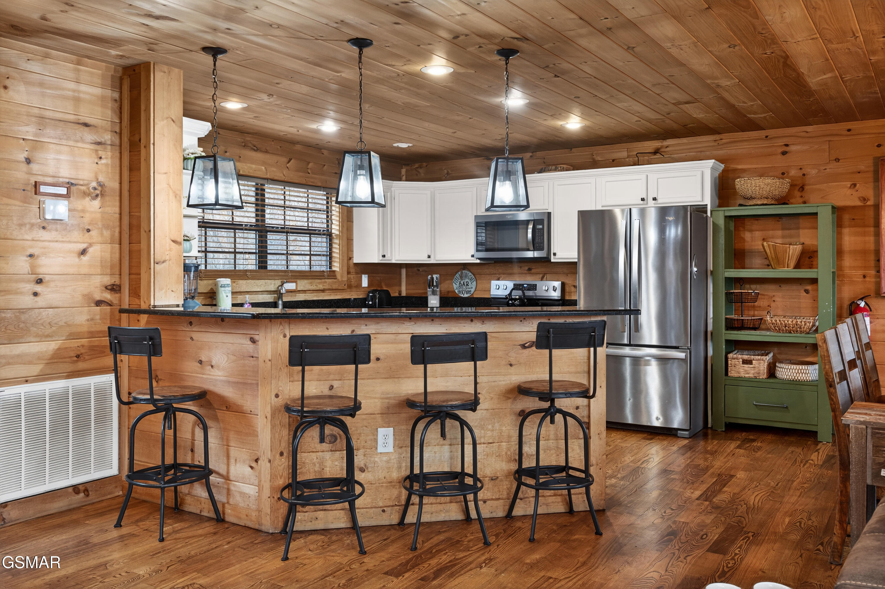1118 Eagle Pointe Way Pigeon Forge TN 37863