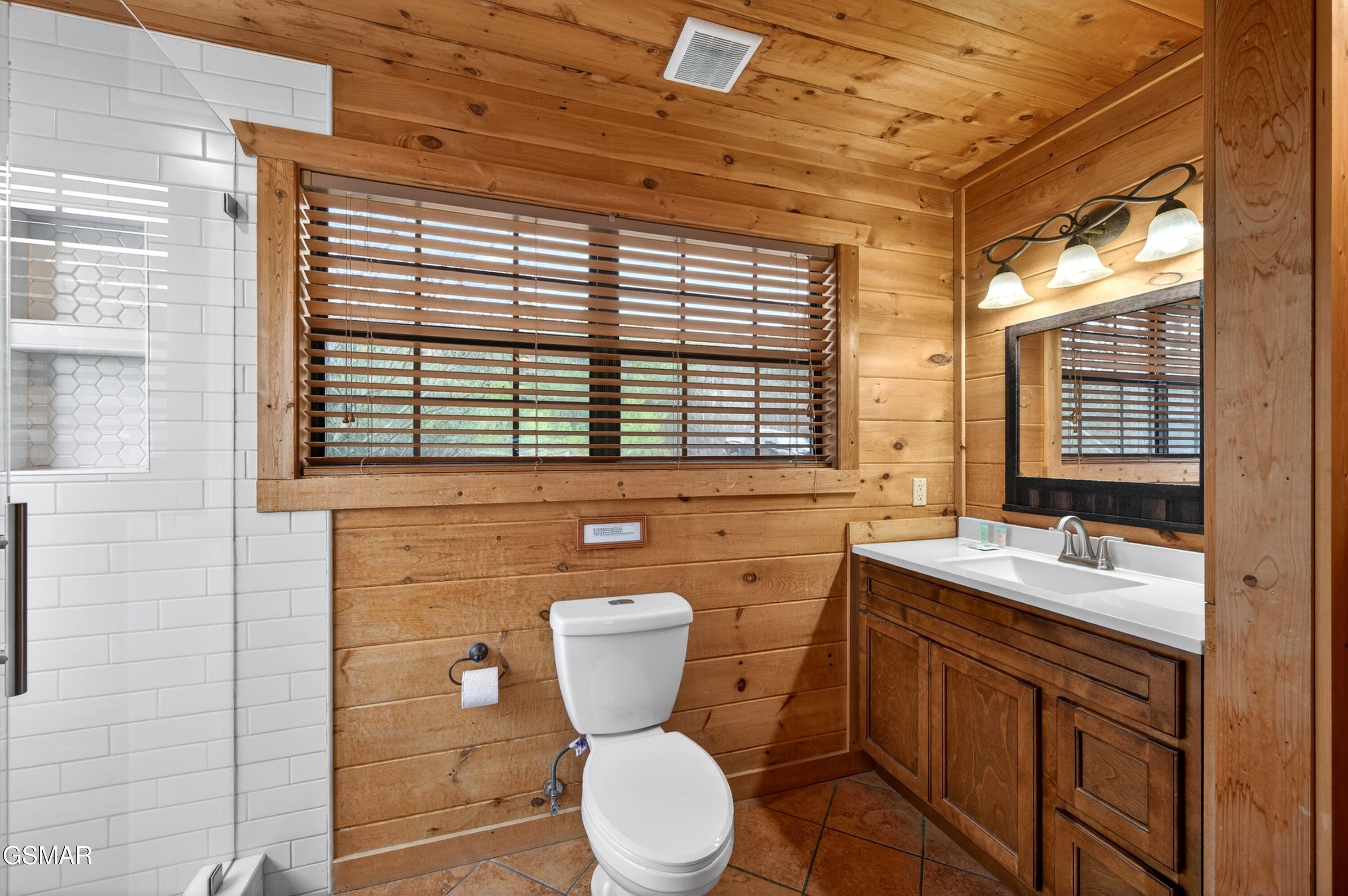 1118 Eagle Pointe Way Pigeon Forge TN 37863