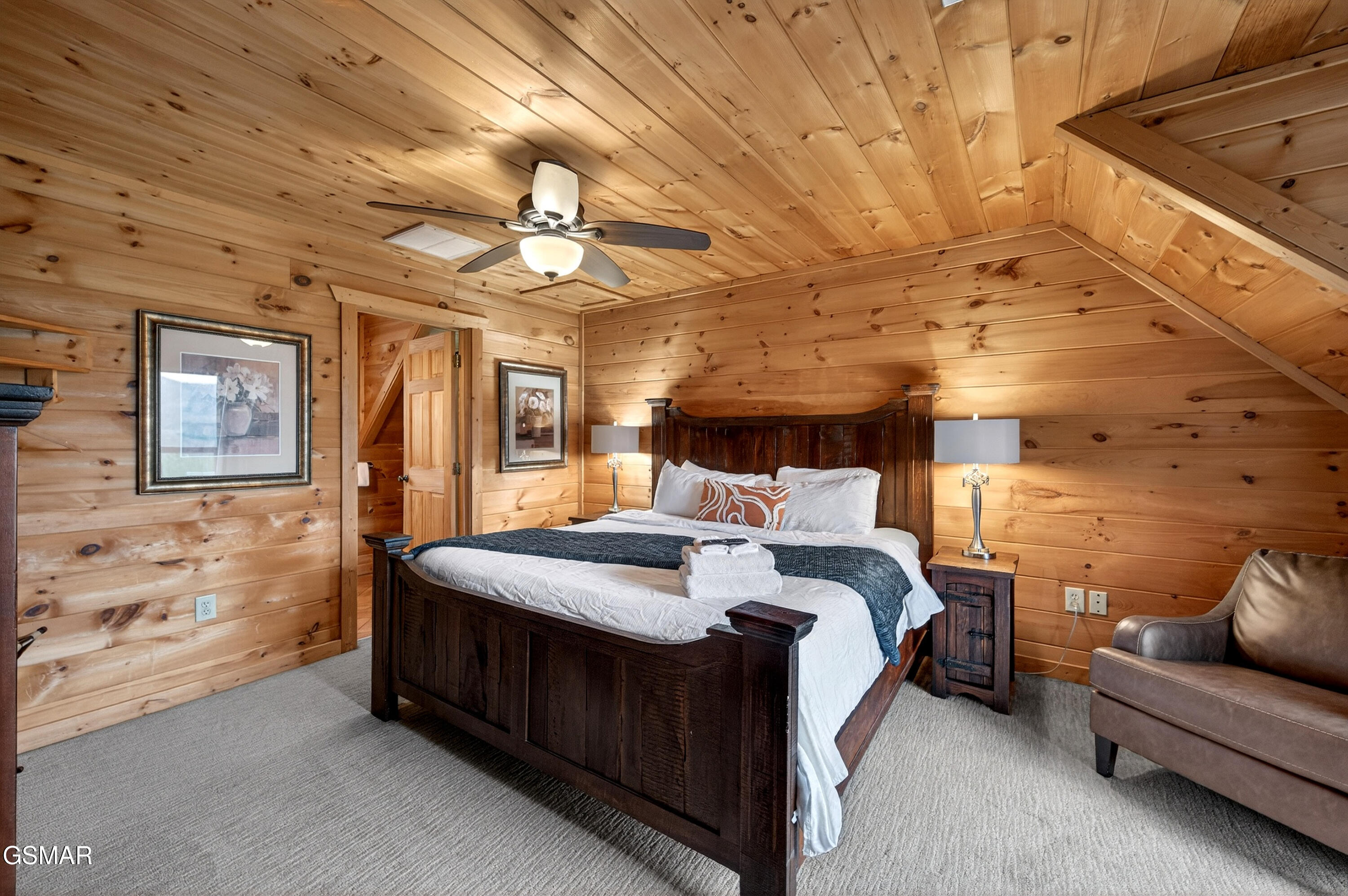 1118 Eagle Pointe Way Pigeon Forge TN 37863