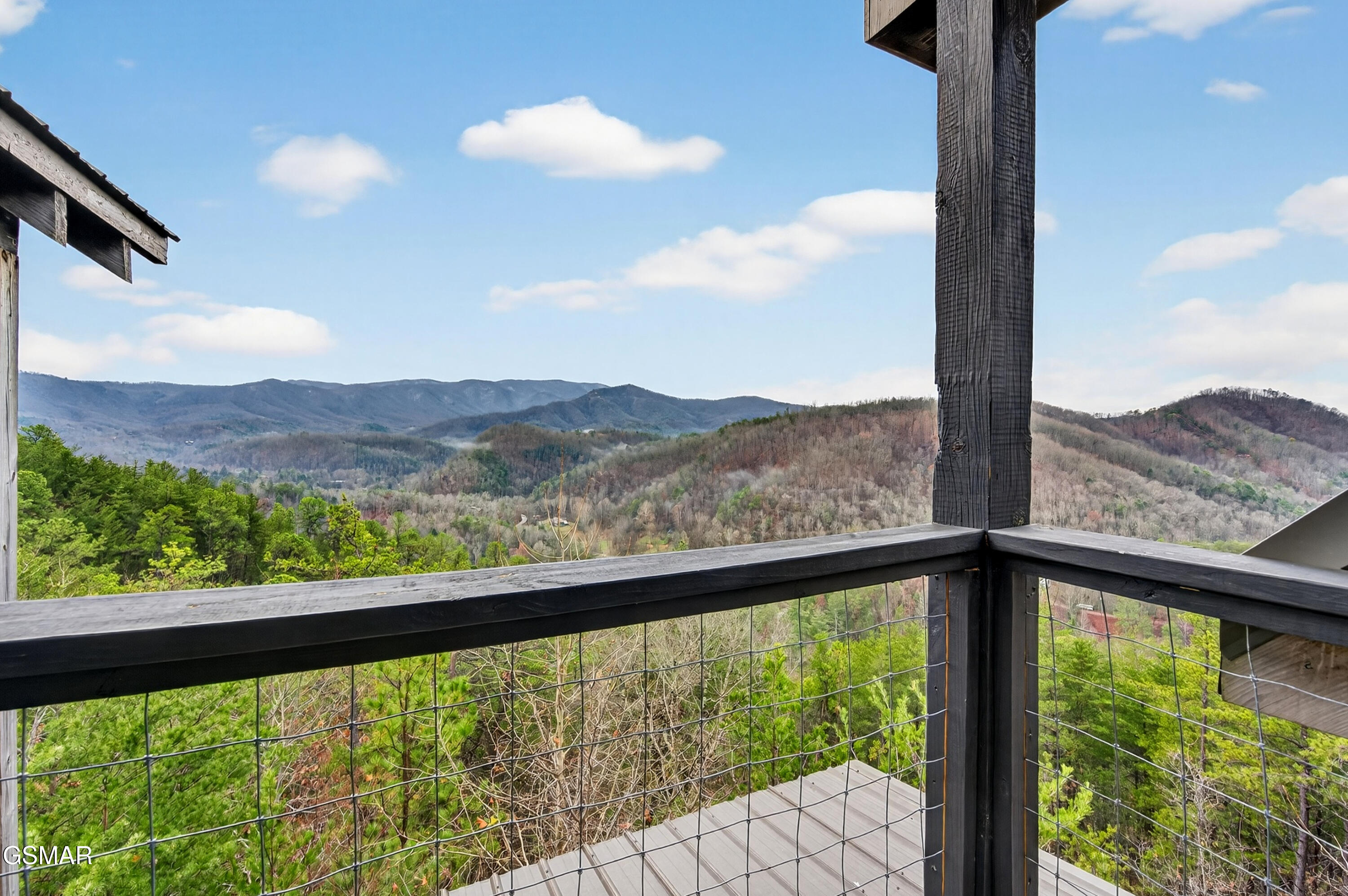 1118 Eagle Pointe Way Pigeon Forge TN 37863