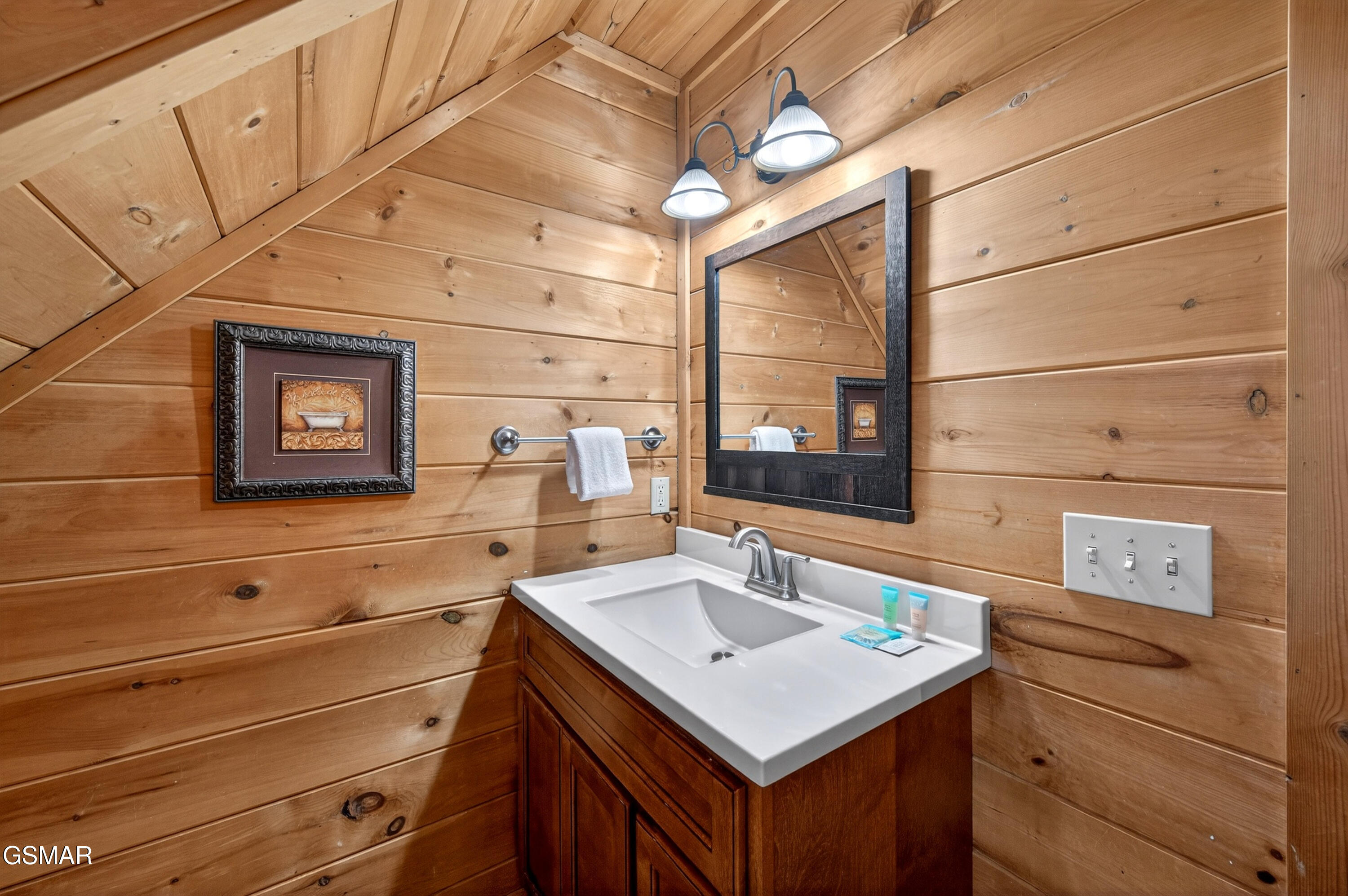 1118 Eagle Pointe Way Pigeon Forge TN 37863