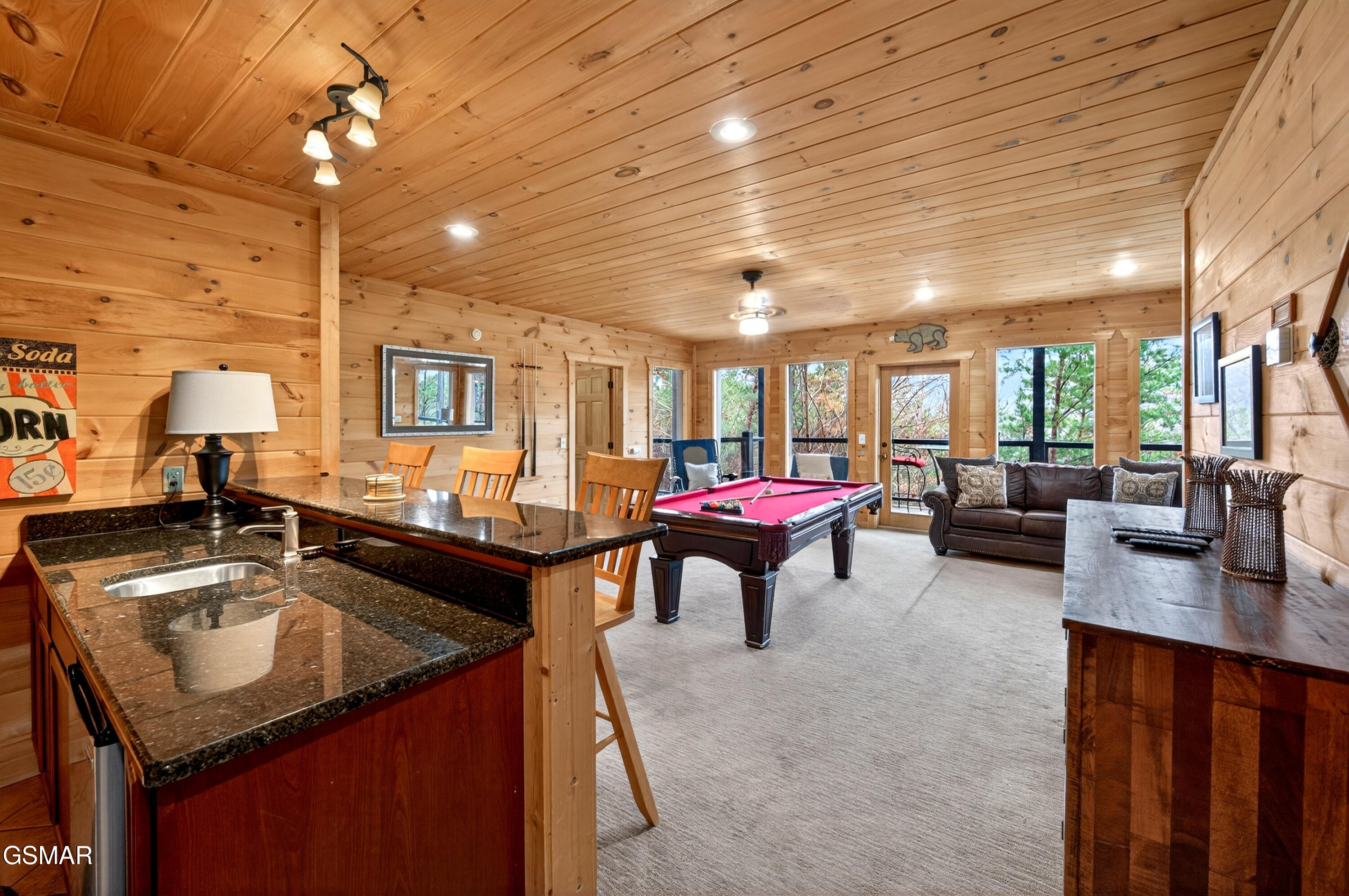 1118 Eagle Pointe Way Pigeon Forge TN 37863