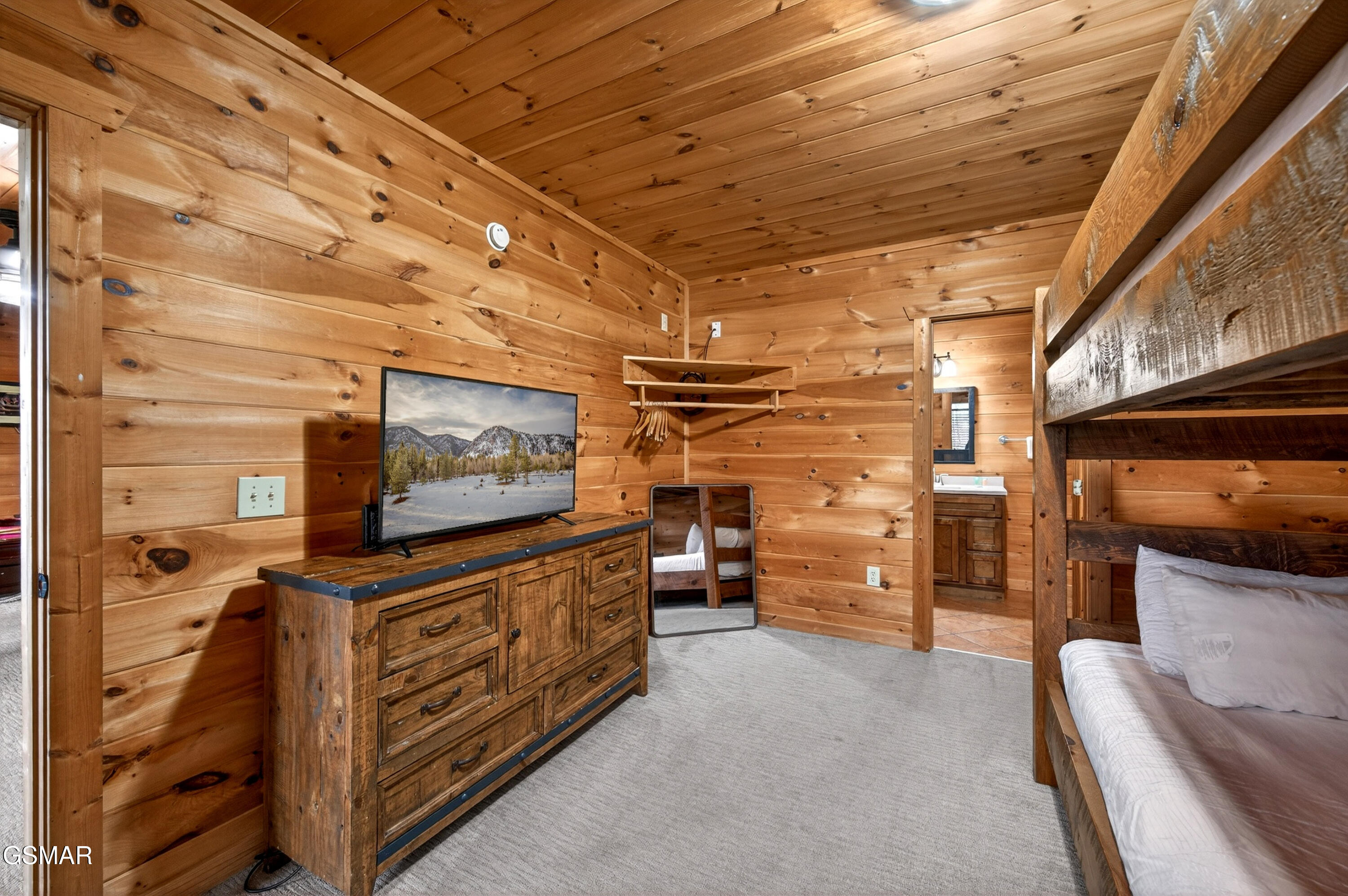 1118 Eagle Pointe Way Pigeon Forge TN 37863